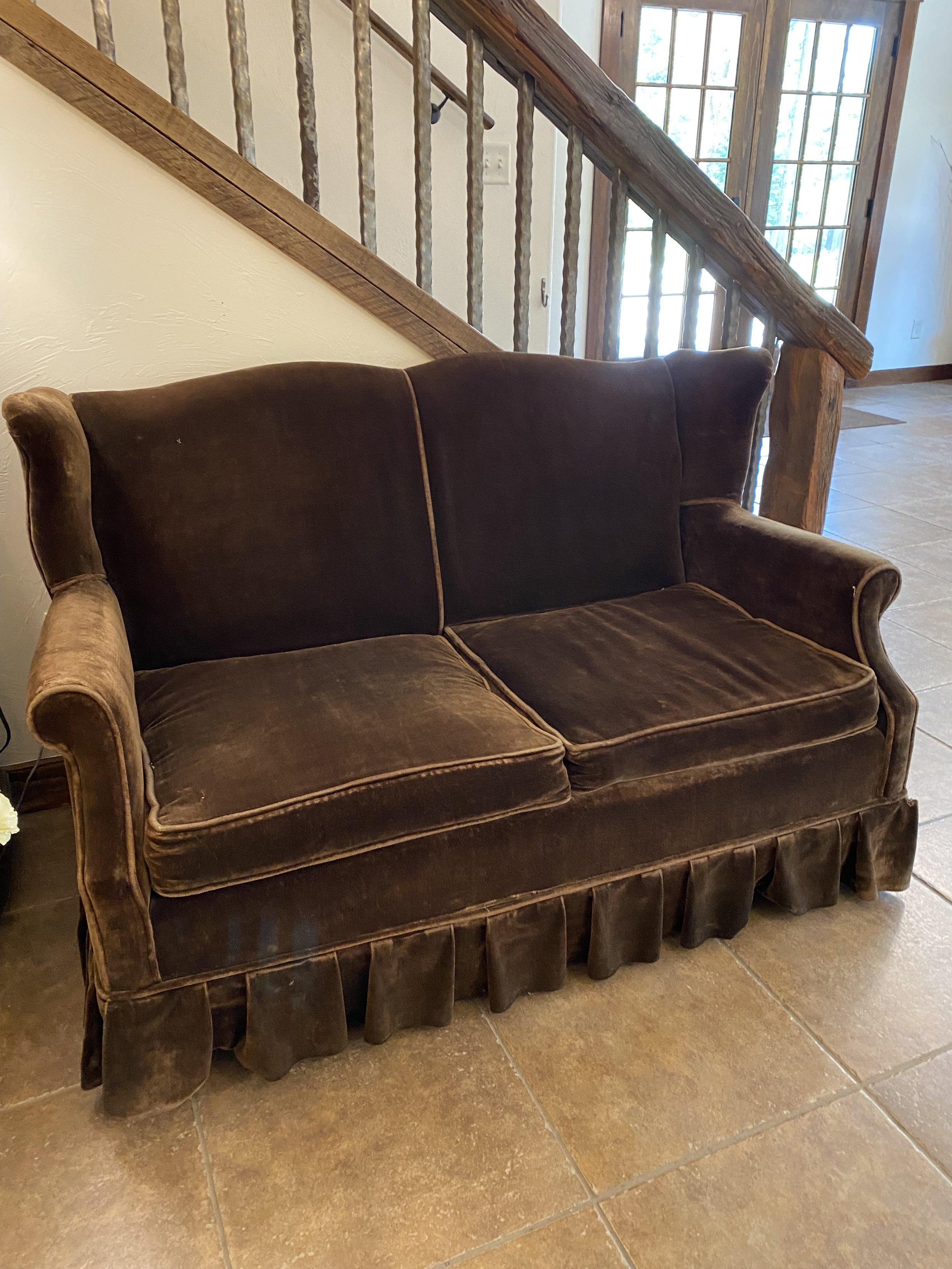 brown-vintage-rental-couch.jpeg