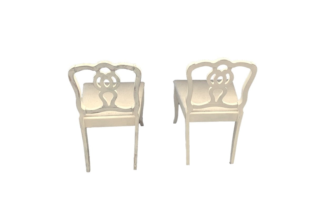 https://images.squarespace-cdn.com/content/v1/619da421328ad77c221e98bd/1643743153846-TXDXRAO4CJHU0FDE1HOO/White-king-queen-chairs.jpg?format=1500w