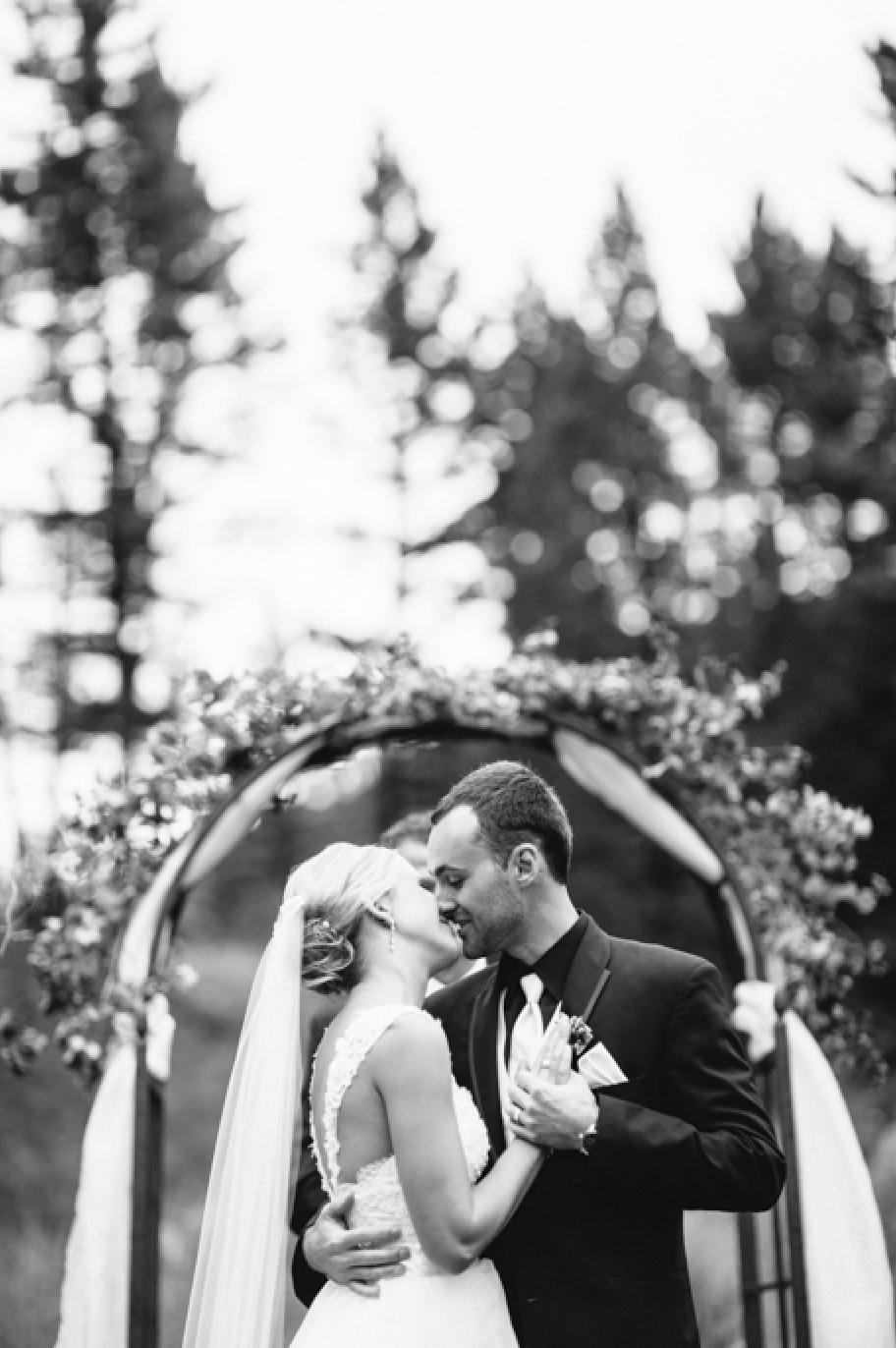 woodlands-wedding-ceremony-bozeman-cluney-photo.png