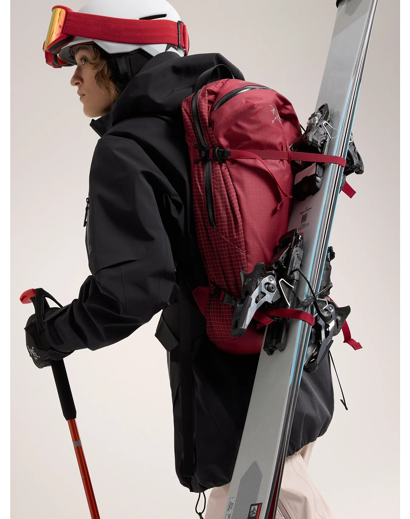 F23-X000007510-Micon-16-Backpack-Bordeaux-Ski-Carry-Diagonal.jpeg