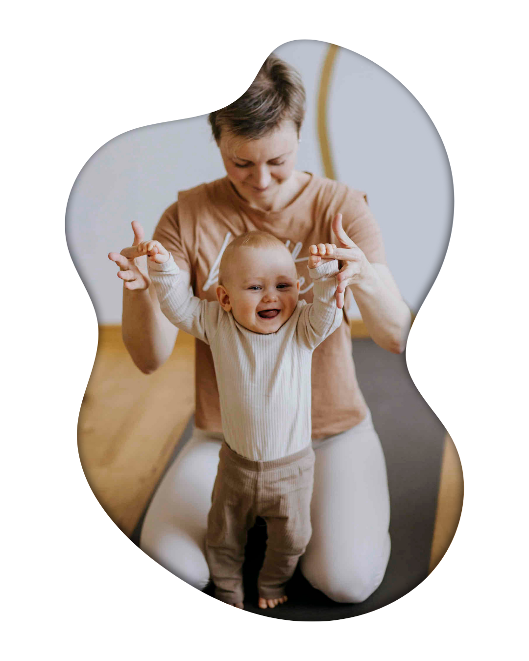 Maminky s miminky při úvodním přivítání na ukázkové lekci BabYogy.
