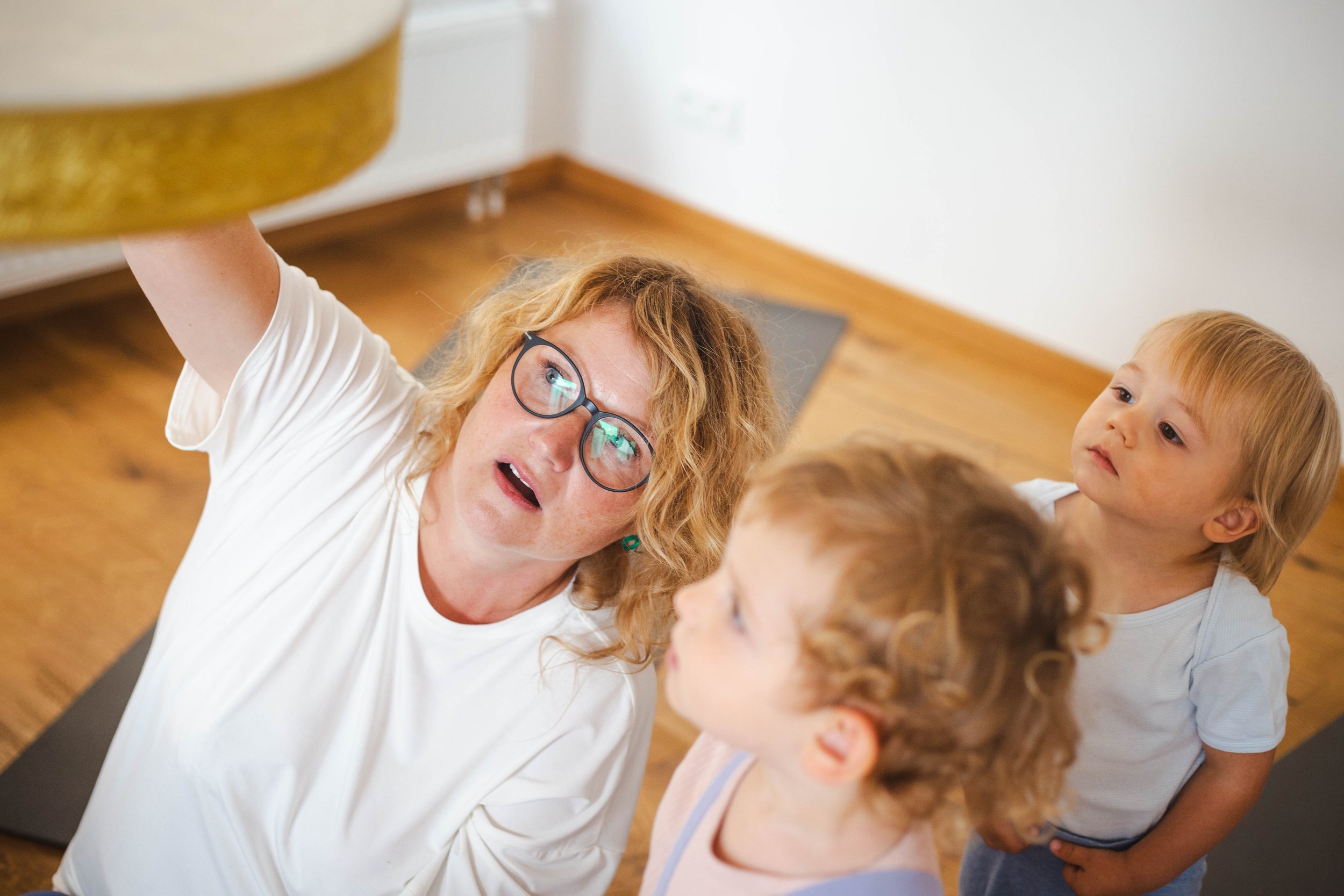 JARNÍ SEMESTR BABYOGY, cvičení pro miminka, jóga s miminky Praha 8 Karlín, Cvičení pro batolata Praha 8 Karlín, aktivity s dětmi Karlín