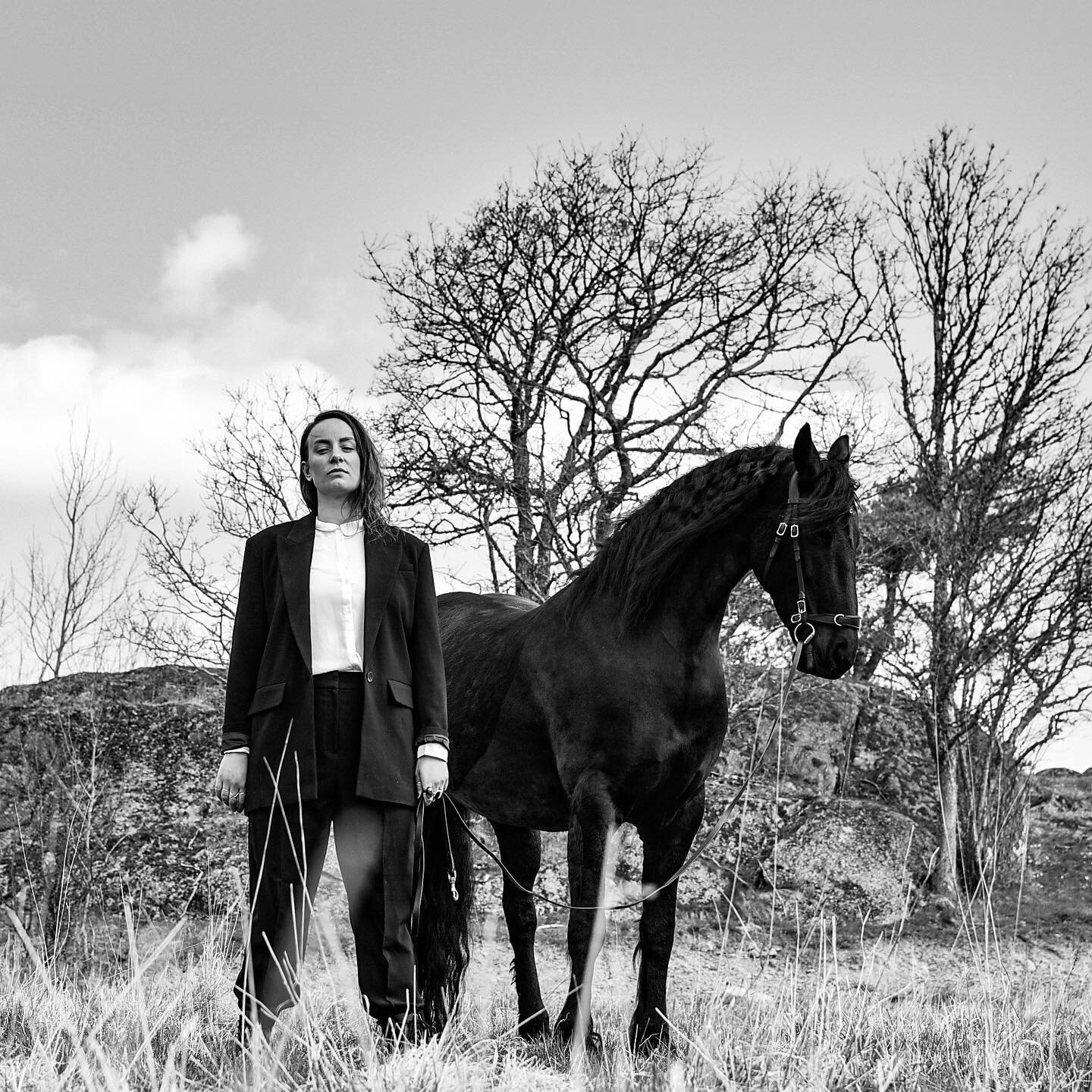 This is the cover photo for Songs of wounds and healing, taken by @amandaandreas off course! 🥰Recently I got the question if it is my horse on the photo, and no it&rsquo;s not. I wish! 😅 The horse is called Carmen and is owned by the generous Emeli