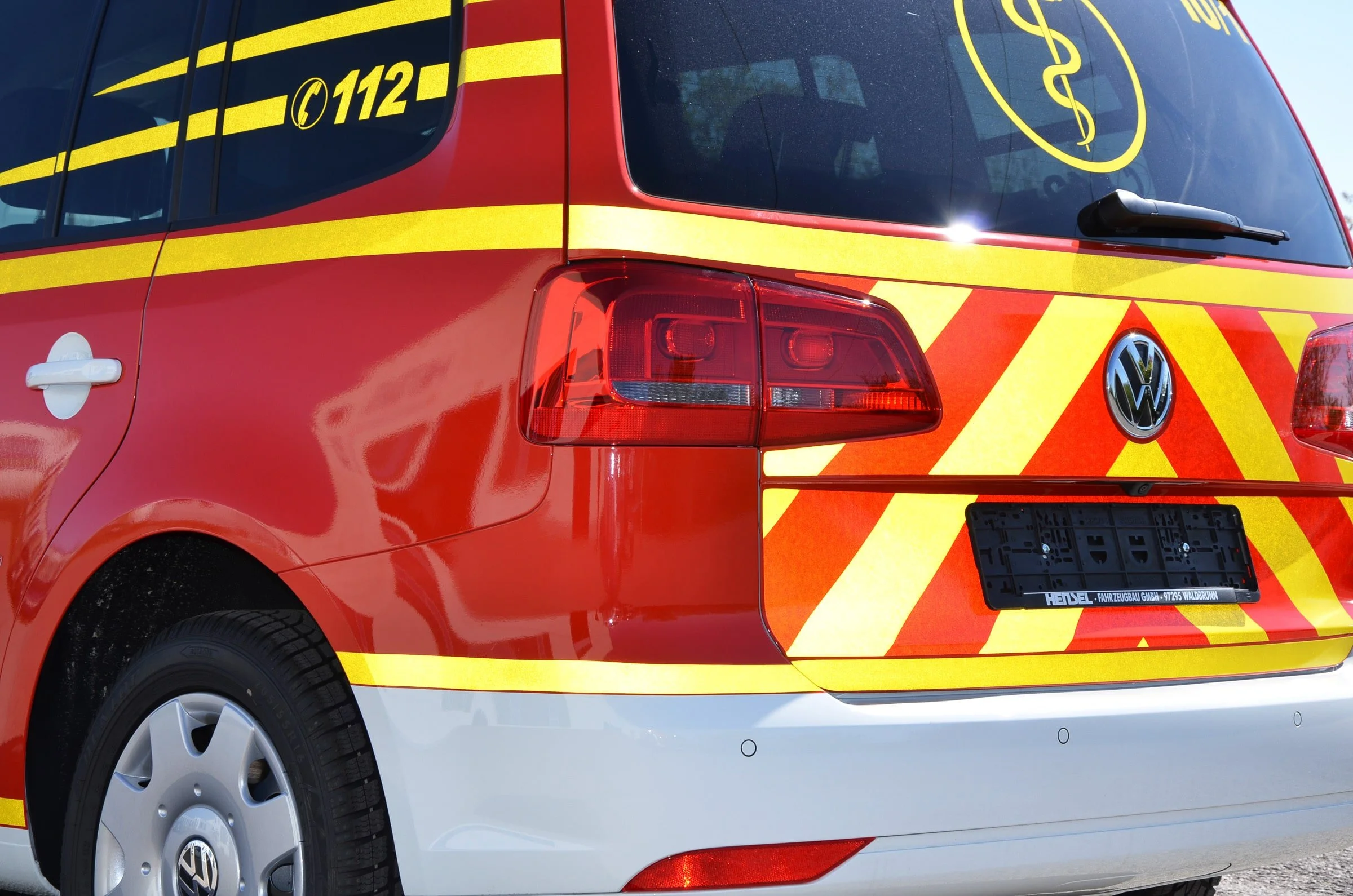 Feuerwehr-Einsatzfahrzeug-Folierung-Beschriftung-Werbetechnik-bluhm-Werbung-Waldbrunn2.jpg