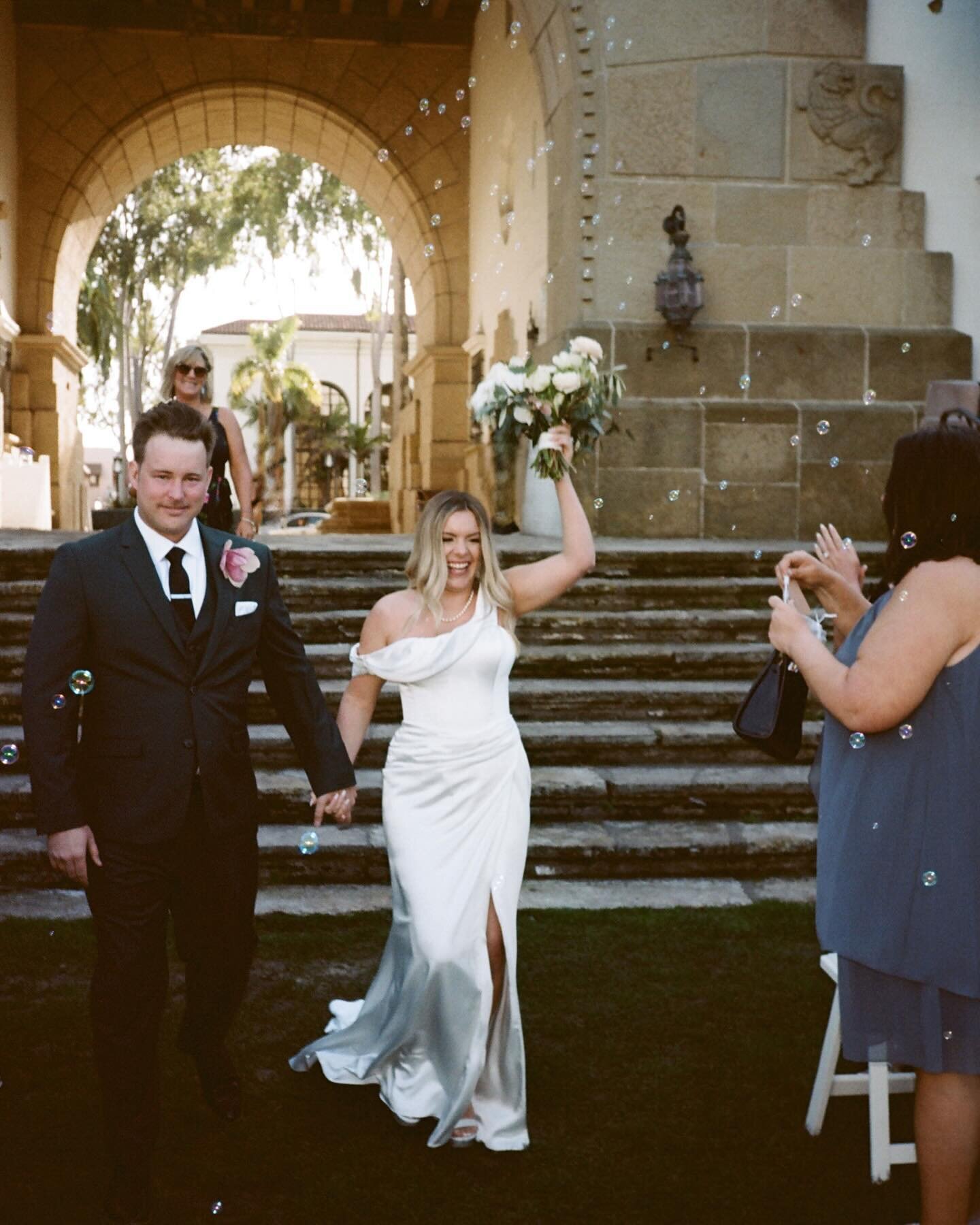 some favorite snaps from katelynn + tyler&rsquo;s micro-wedding in santa barbara last month 🥹

mix of film + digital 🫶🏼