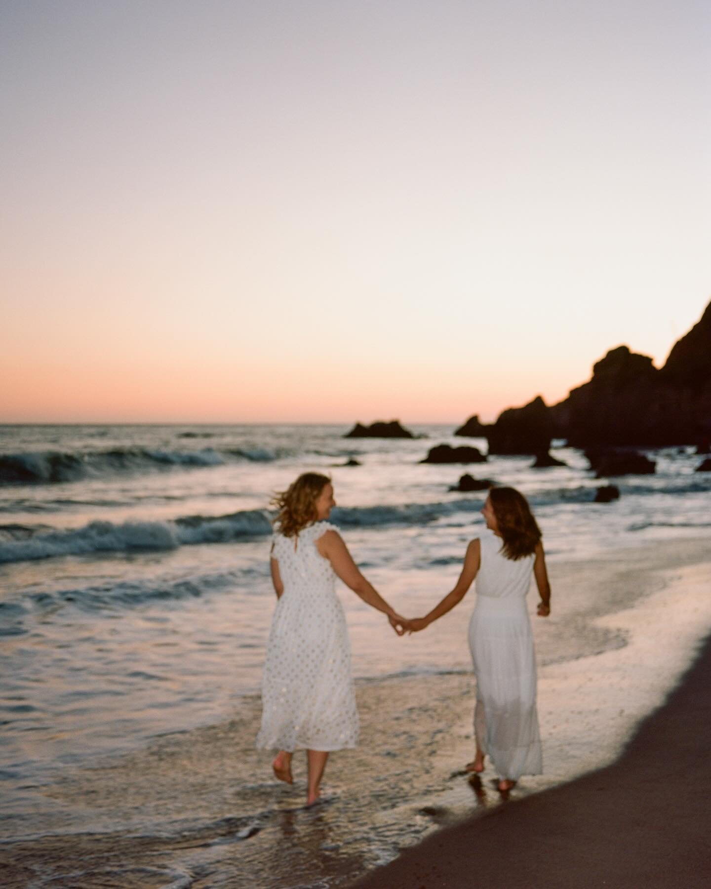 engagements on film for allison + jamie in malibu 🤍

mix of 35mm and 120mm 🎞️