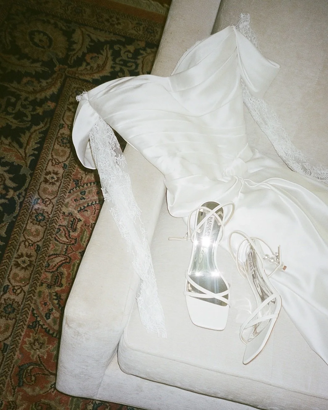 a collection of details, moments and memories in kennebunkport that will never be forgotten 🤎 all on film 🎞️ 

#filmphotography #weddingphotograph