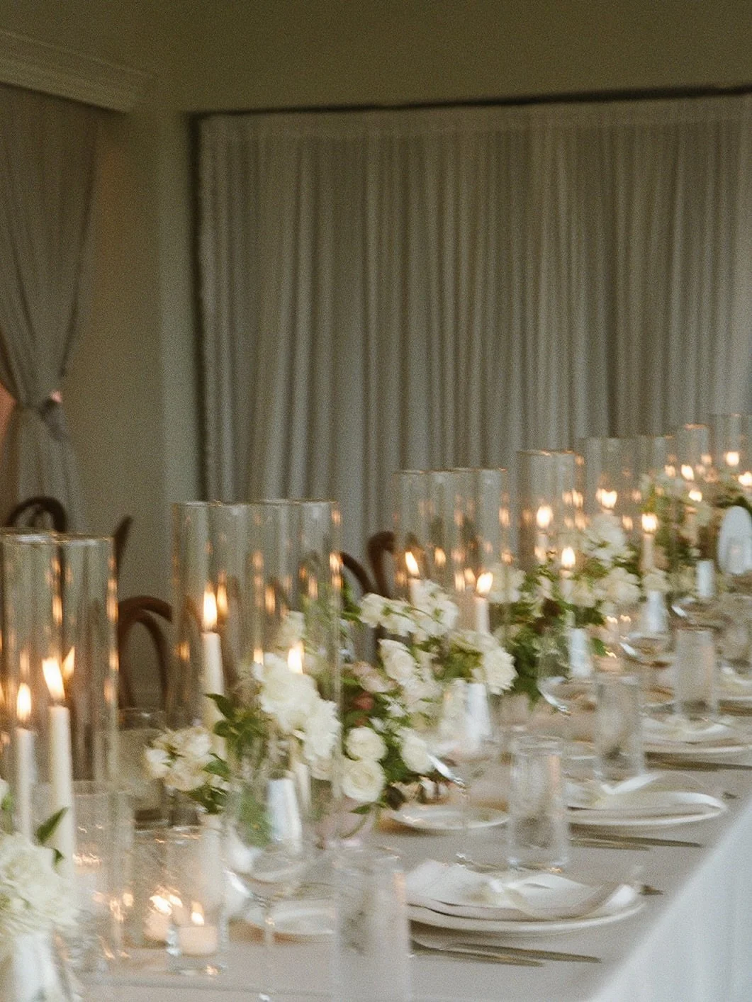 a wedding reception that feels *cozy* &mdash; just like home 🤎

planned by the talented @ivorystoneeventco
all film, developed and scanned by @richardphotolab