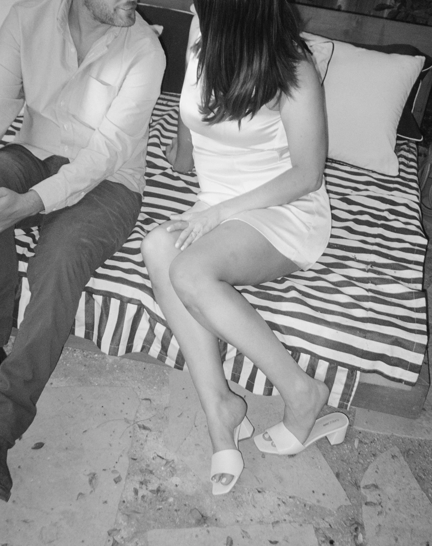 sometimes the best place to take engagement photos is just in your home 🤎

film ofc 🎞️