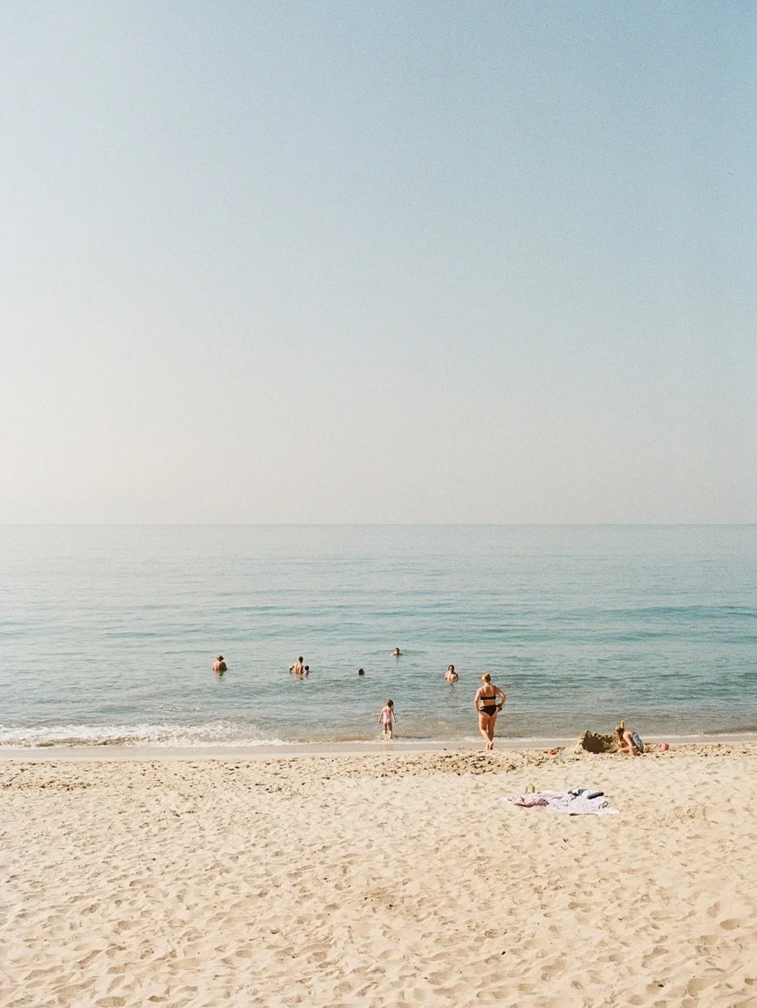 short moments, tiny details, big memories

hugs of brothers, grandchildren entertaining grandpa, uncles on uncle duty in the pool, first hand holds, last glimpses, last-minute choreography from the 10 year old, big splashes, waves hello with waves ro