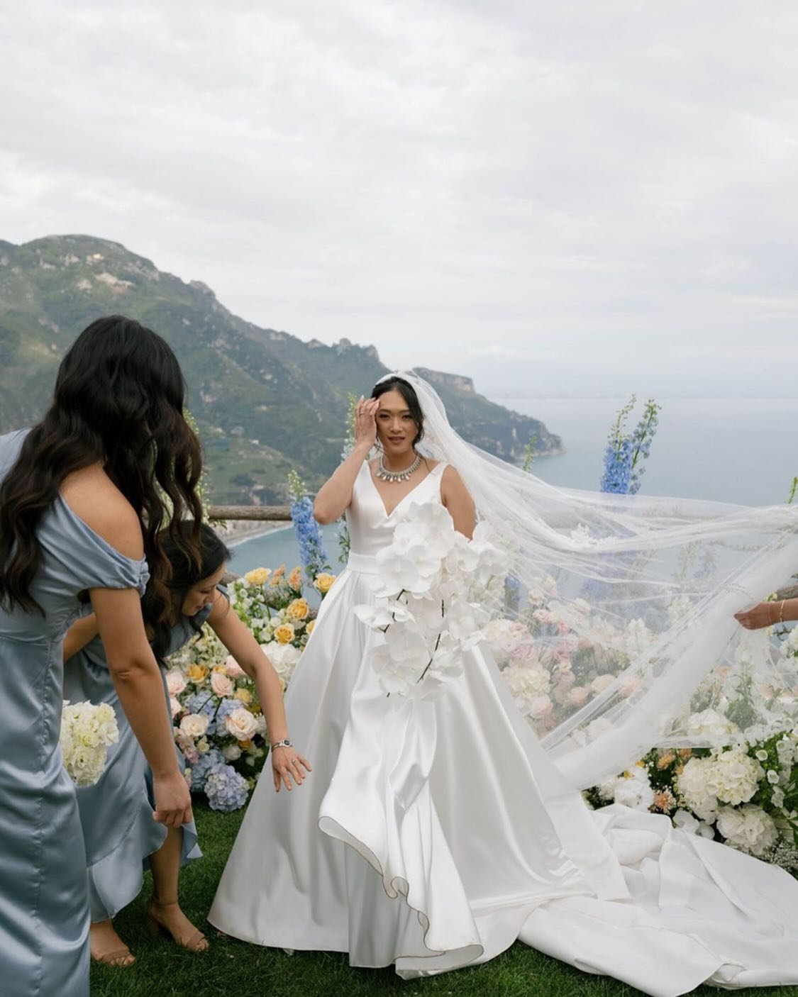 Iconic. 

Captured by @sydneemariephoto 
Florals @theweddingboutiqueitaly

#italianwedding #amalfiwedding #weddingdesign #weddingstyle #italyweddingplanner #italianweddingplanner