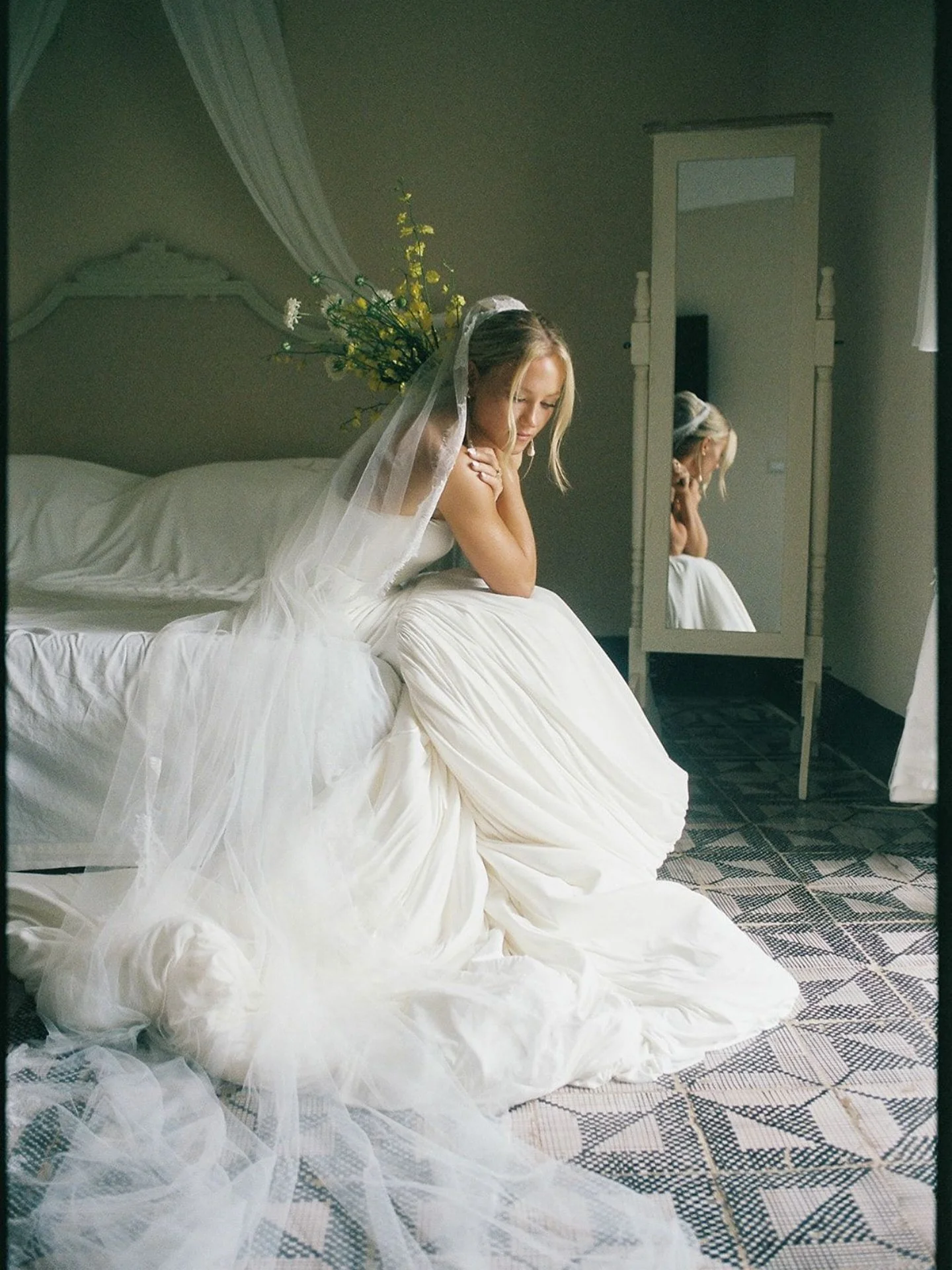 Icon. 

In @daniellefrankelbride 
By @fayewildephotography 

#italianbride #italywedding #sicilywedding #borgodelcaratowedding #italianweddingplanner #italyweddingplanner