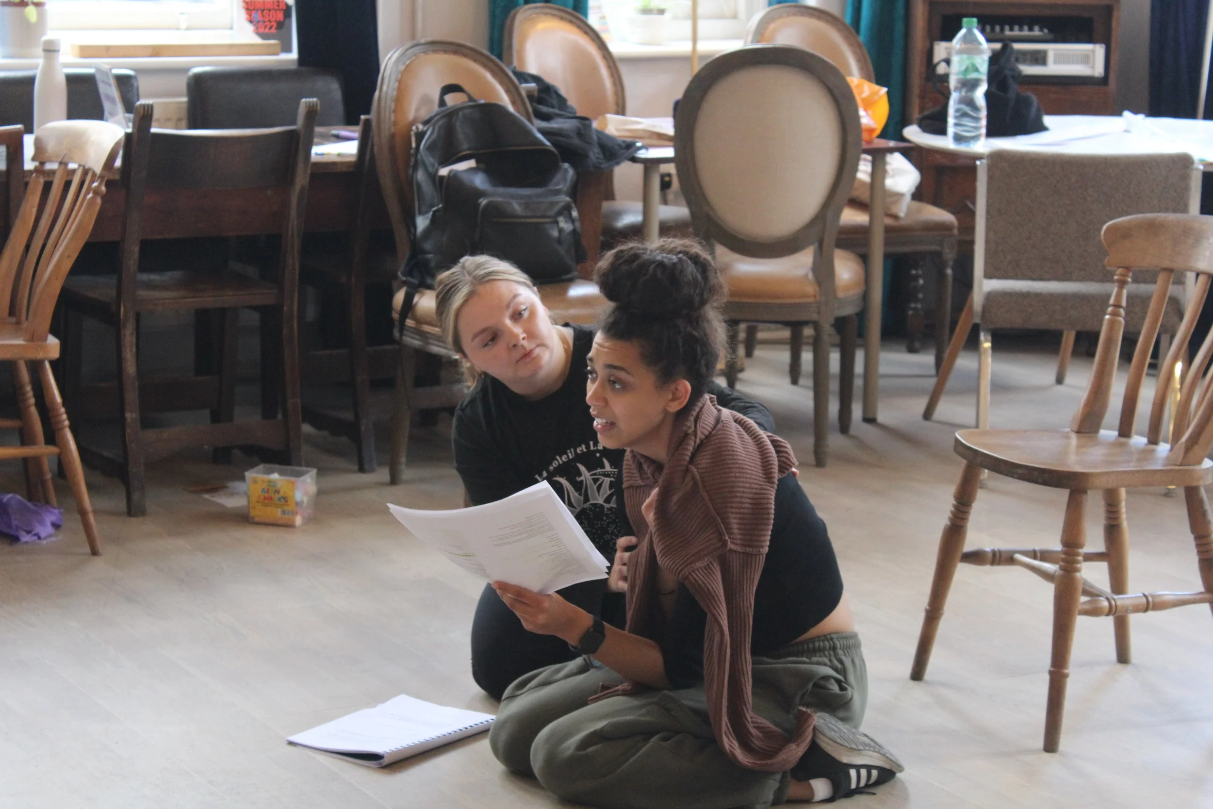 Scarlet Simmons and Eleni Papaioannou, Omnibus Theatre 2022