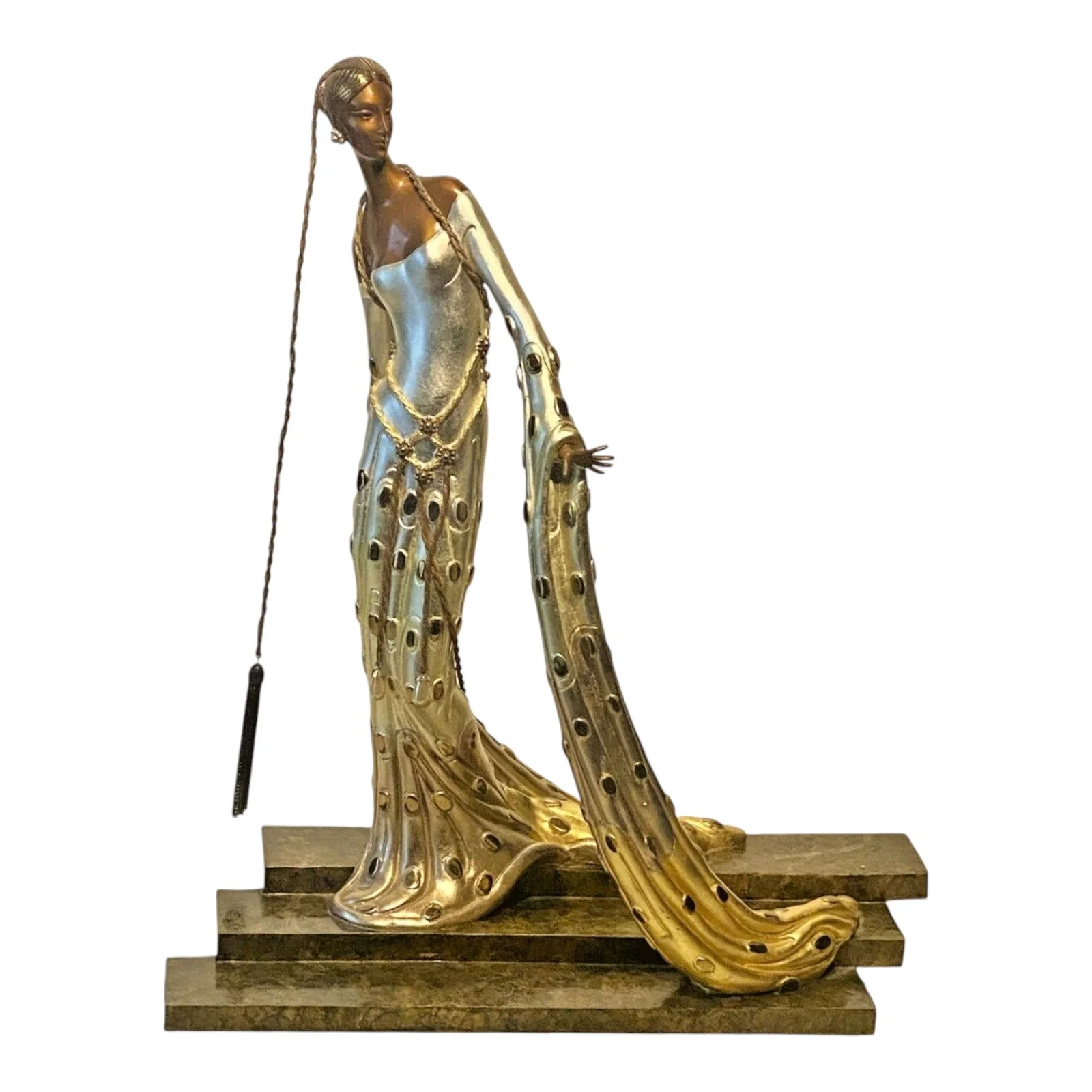 How Professionals Evaluate Sculptural Works With Complex Form and Finish