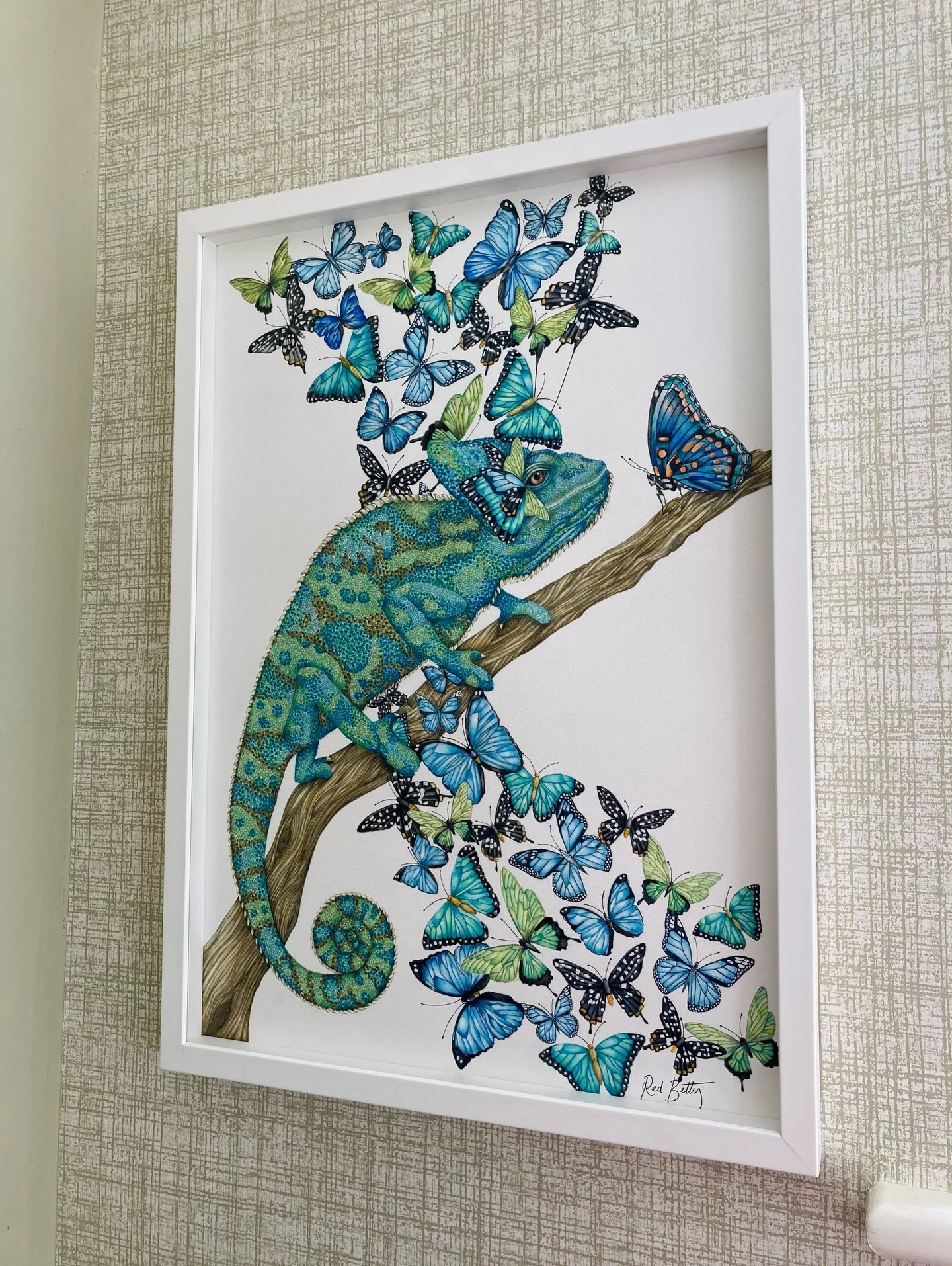 @naturalquirkscollection 
The Lonely Chameleon 🦎 🦋 
https://naturalquirks.com/shop/the-lonely-chameleon

FINE ART GICL&Eacute;E PRINT - Gicl&eacute;e inks printed on Hahnem&uuml;hle German Etching, with Hahnem&uuml;hle protective spray.

LIMITED ED