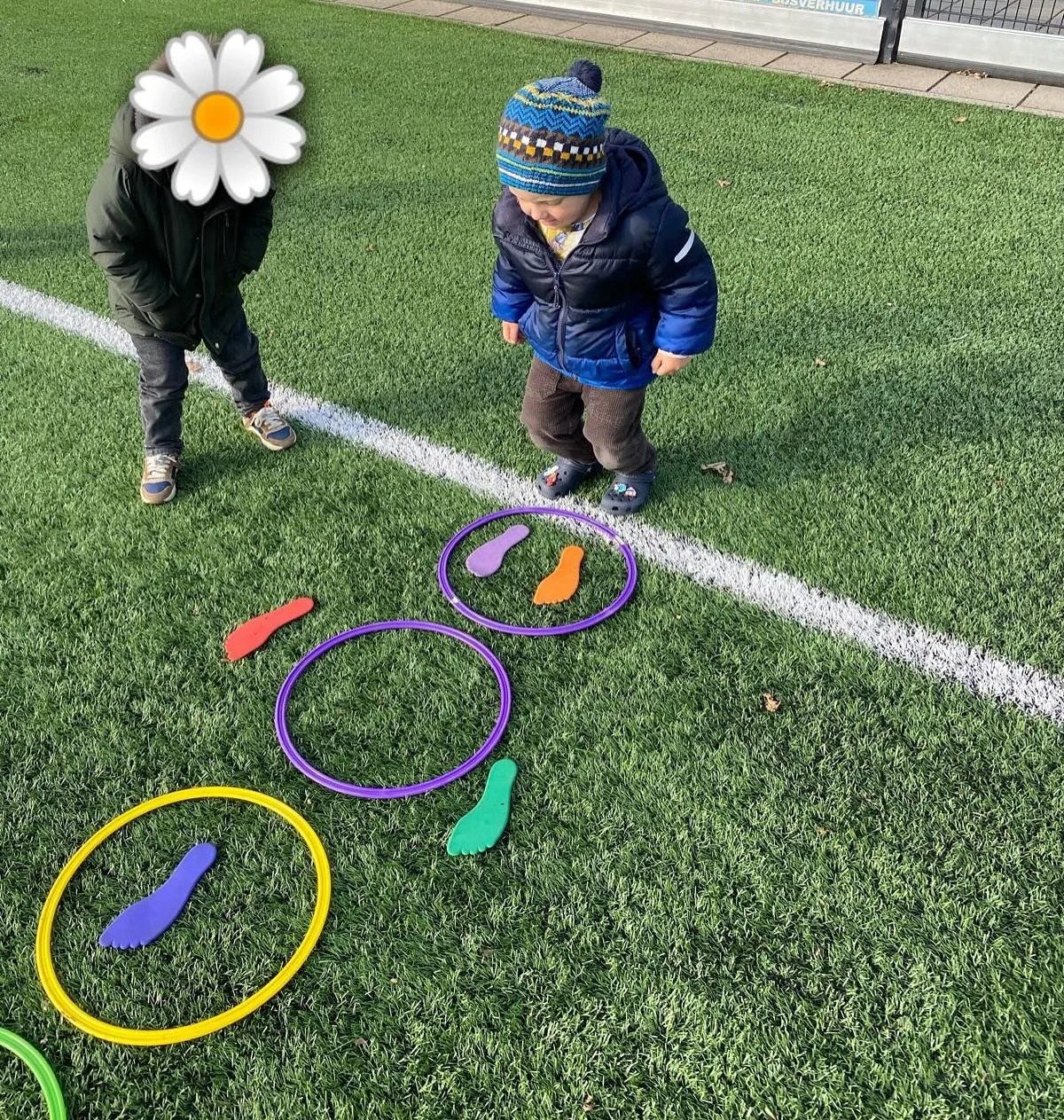 Wat hebben wij genoten van het lekkere weer deze week ☀️ we konden weer lekker buiten spelen, ook zijn we bezig geweest met de kleuren 🔴🟢🔵🟡. #peuterspeelzaaldoetinchem #peuterspeelzaal #peutersporten #bewegen #doetinchem #kinderopvang