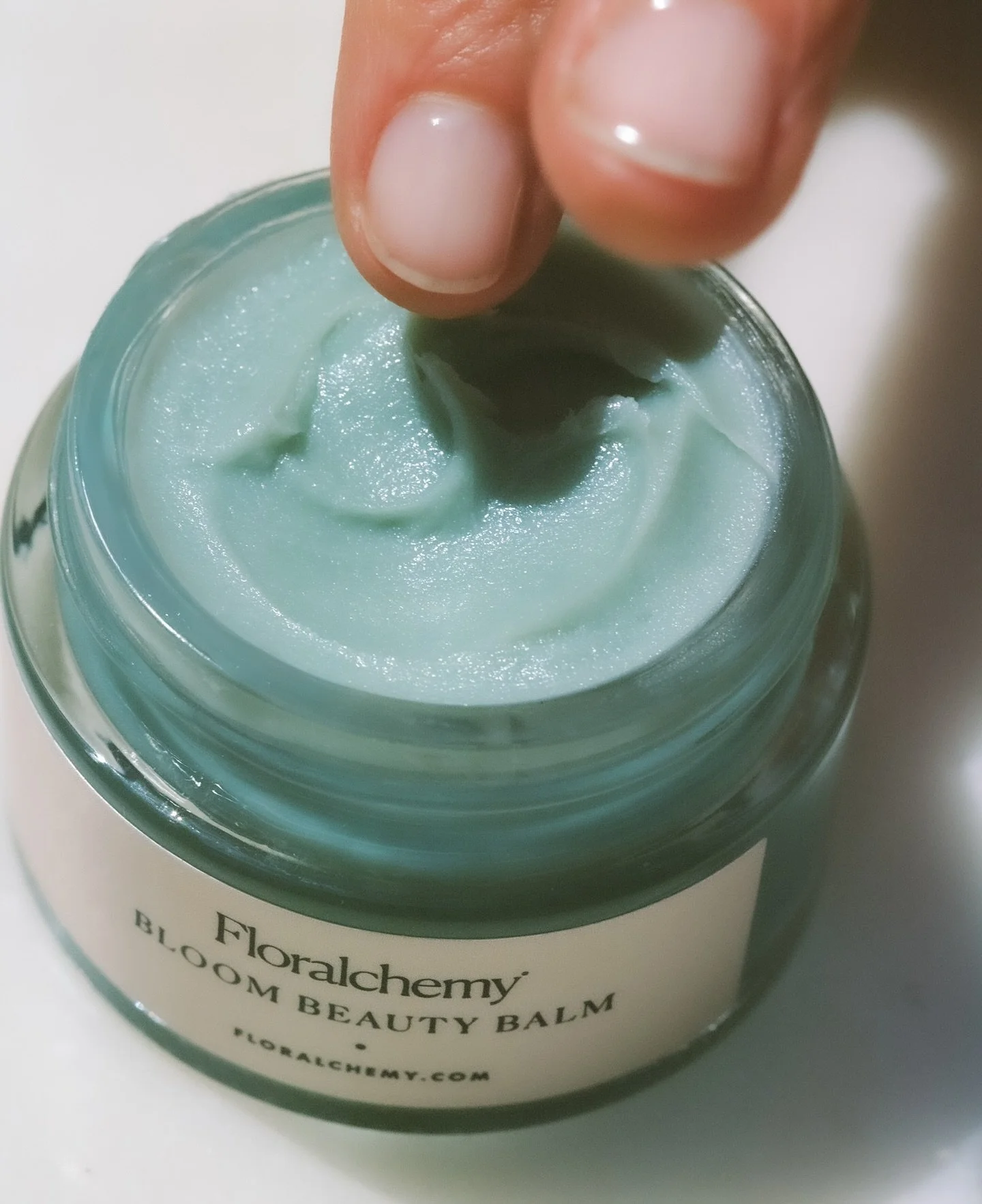 ✨🩵This 5 star 🌟 customer favorite with Corsican alpine immortelle, Moroccan blue tansy and rhododendron flower is loved to create an effortless glow. Massage into clean skin, as your last step in your skincare routine, to seal in regenerative moist