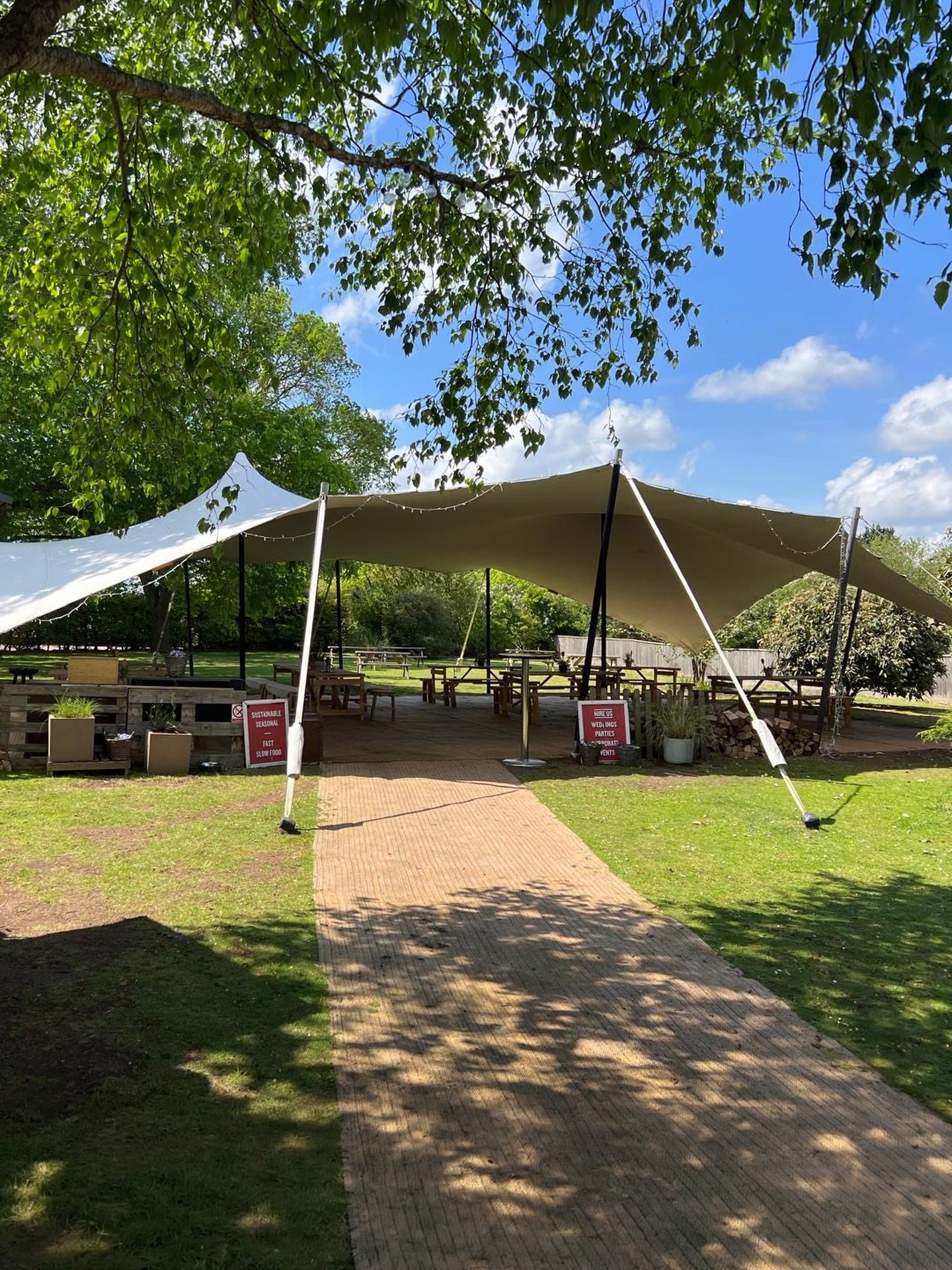 The stretch tent is open on Sundays 

More space, same kitchen. Our stretch tent is now open on Sundays, so if you&rsquo;re coming for a roast and want to sit outside, you&rsquo;re in luck.

Dogs are welcome out here too, so bring the whole family.

