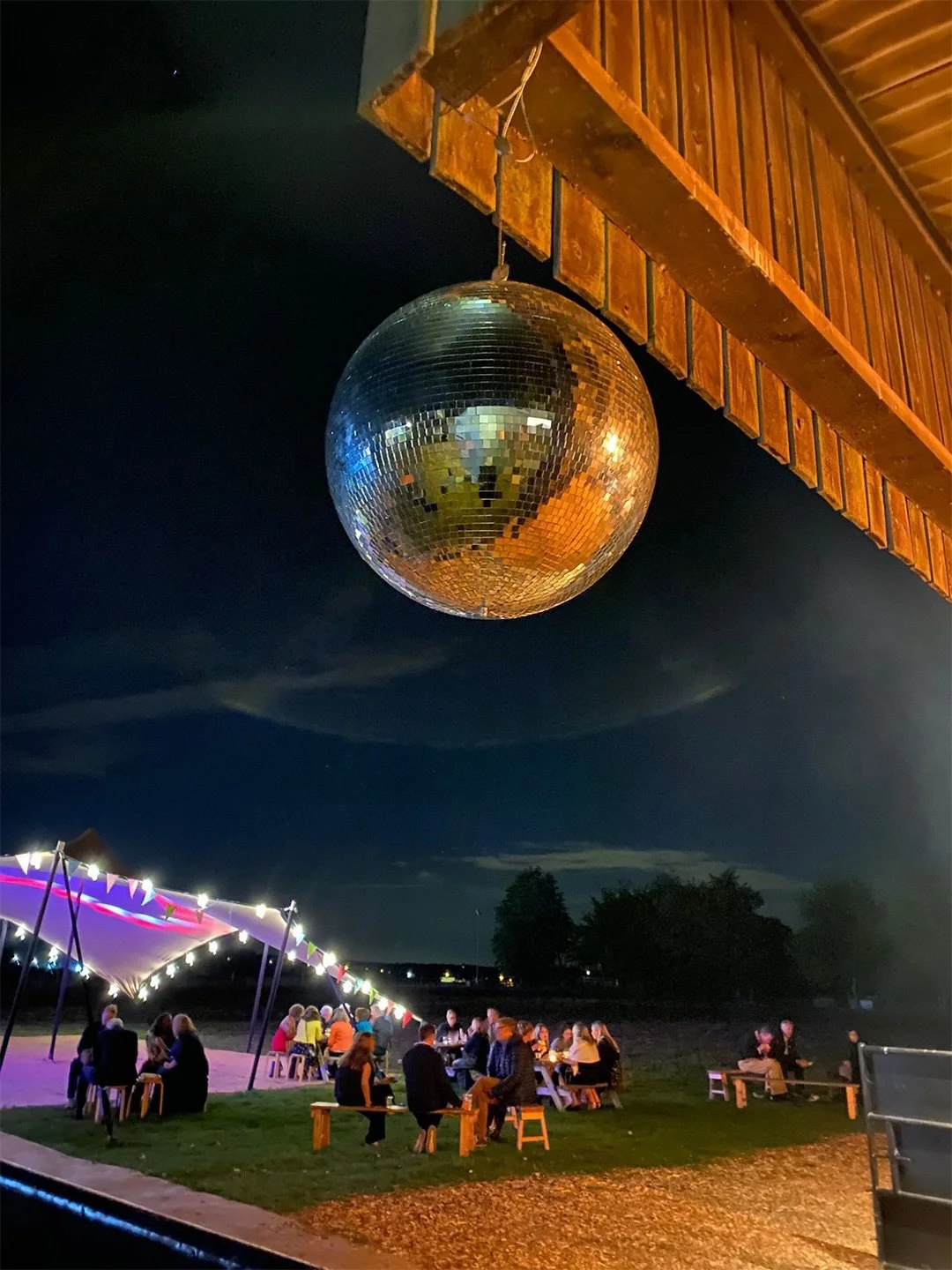11 days to go.

Our Kitchen Disco is back at the Orchard Barn on Thursday 19th June, 6pm until 11pm and the forecast is looking perfect ☀️

The barn does something special on a summer evening. The light fades behind the orchard, the fire pit is mesme