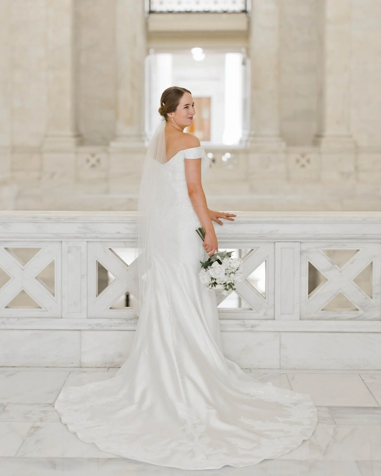 So excited to finally share these bridal photos!! This session at the Capitol was so much fun! Keep an eye out for some wedding photos coming soon 😁
