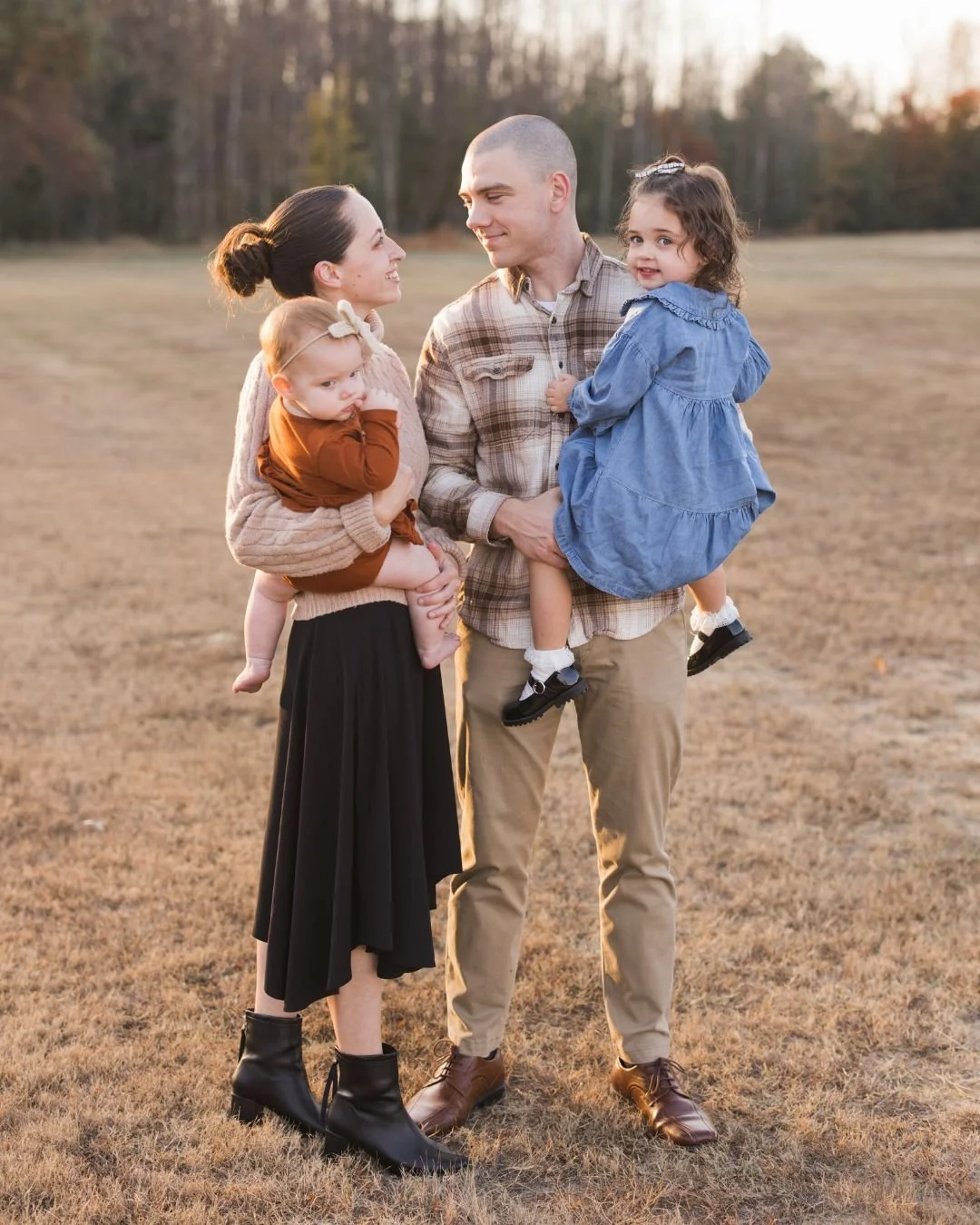 I don't think I'll ever get tired of taking photos for the Weatherly family. 
In love with these sneak peeks! 💕