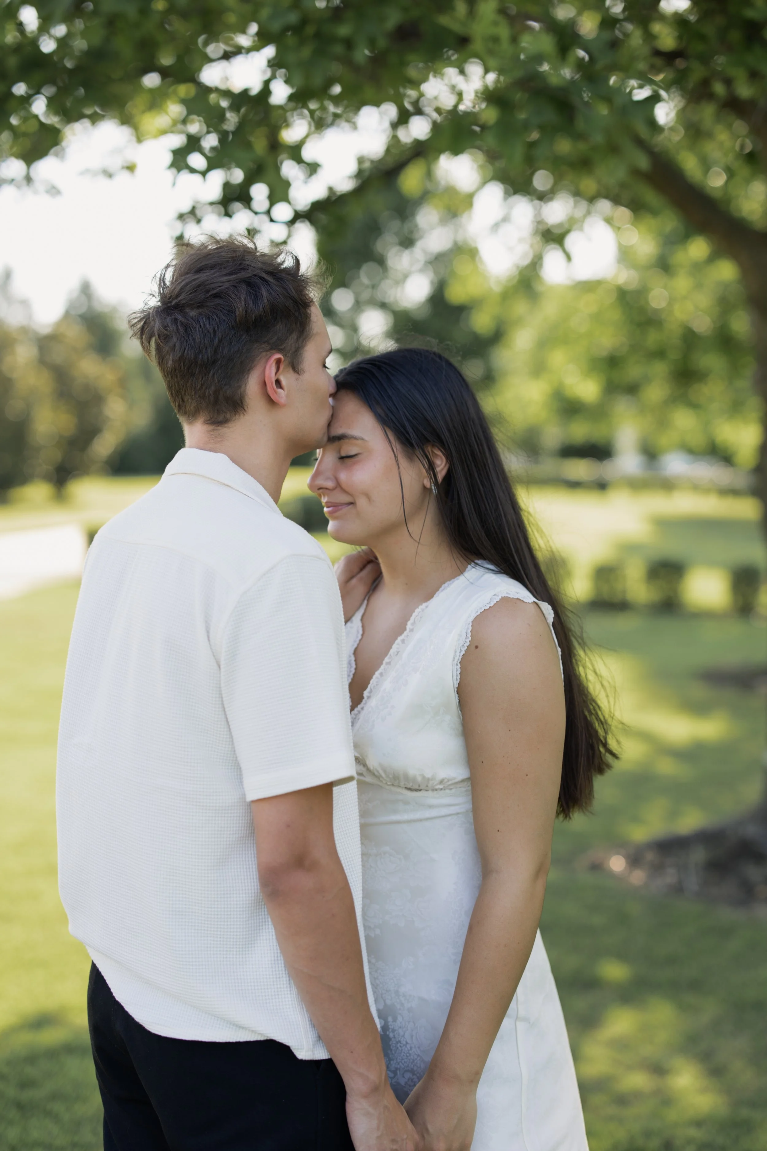 Husband and wife wedding photography team in Arkansas