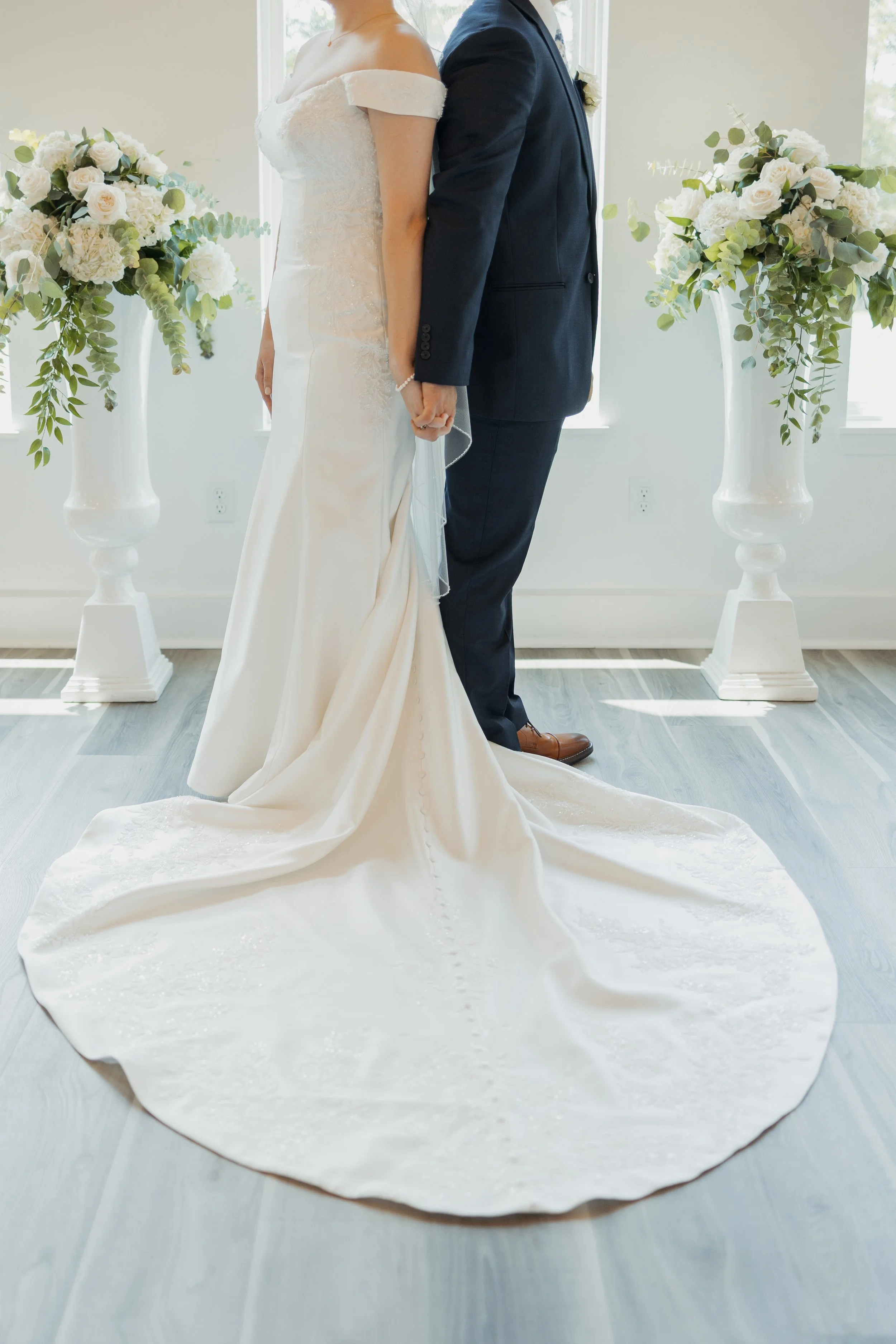 Husband and wife wedding photography team in Arkansas