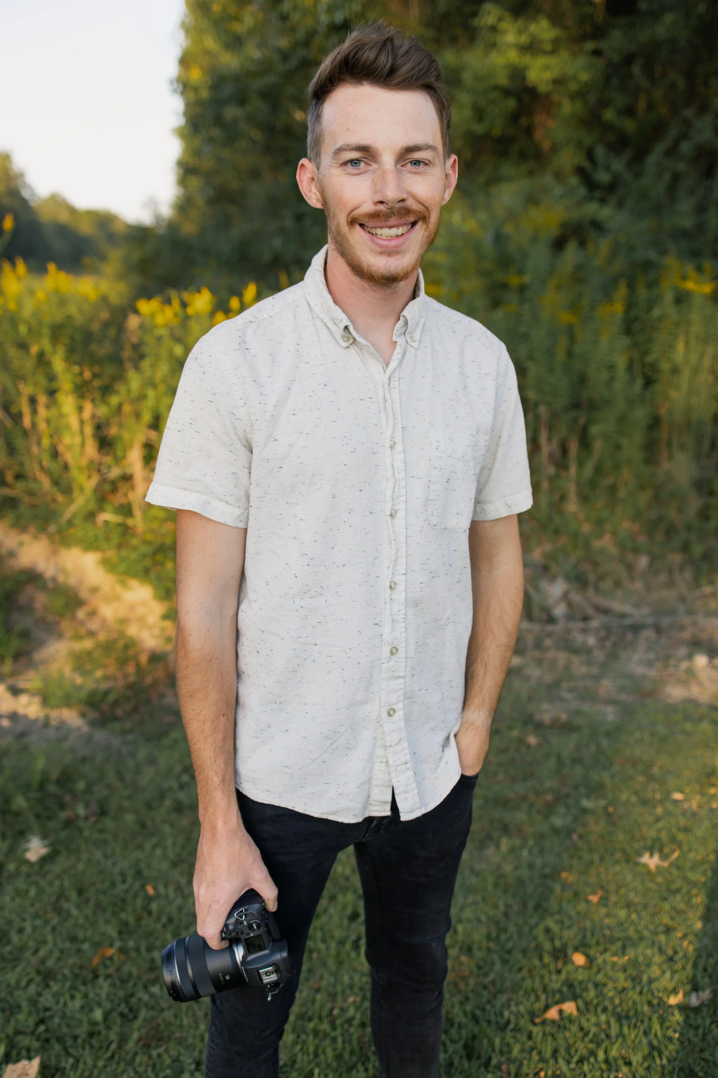 Husband and wife wedding photography team in Arkansas