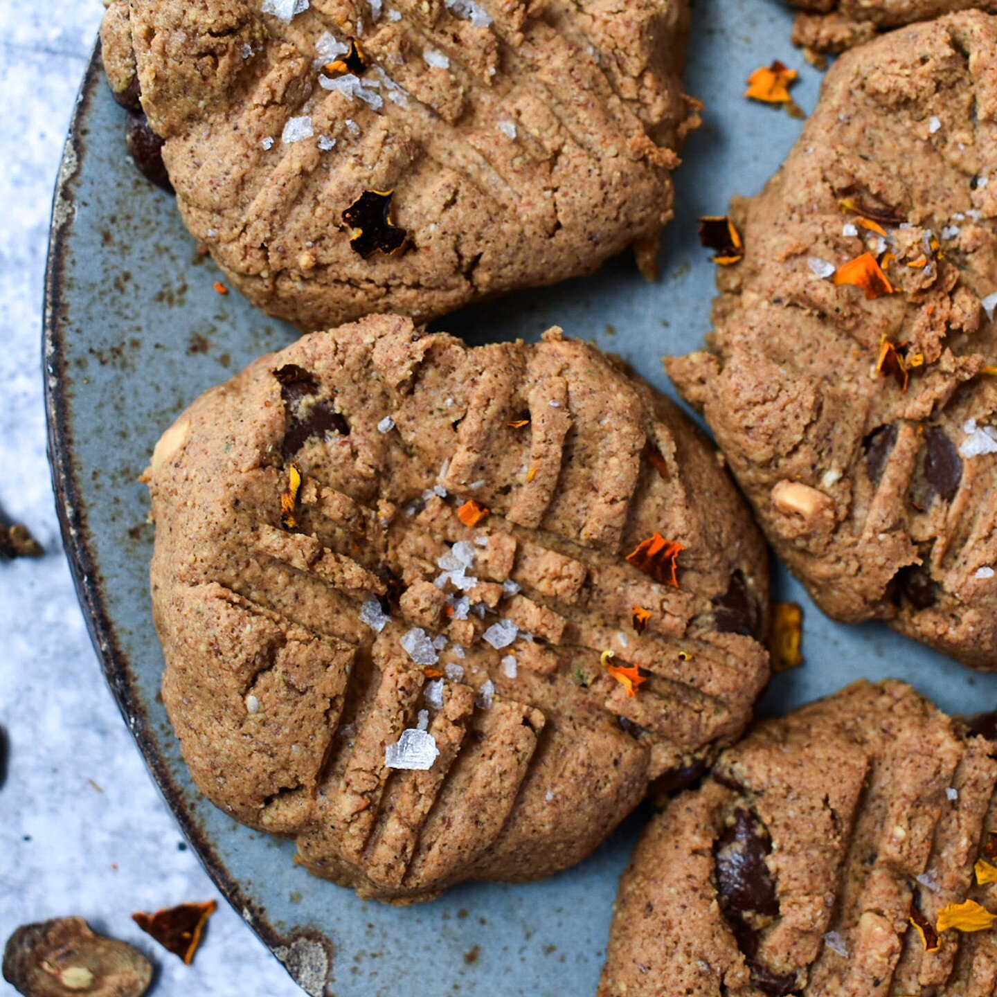 These dandelion root cookies by @themedicinecircle are not only super tasty and beautiful, but super nutritious and beneficial for cleansing through the digestive system too.  Perfect for this time of year when our systems are sluggish from lack of m