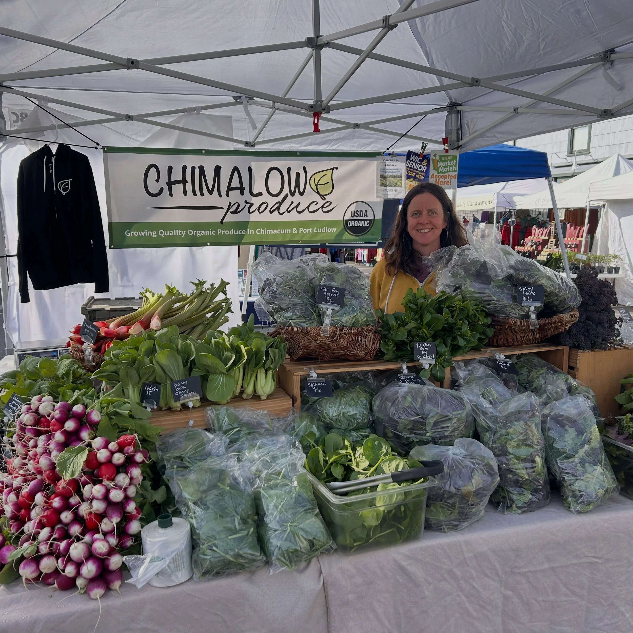 We got a new sign for the market! 

Thanks to @queen_and_the_bees for the design work.