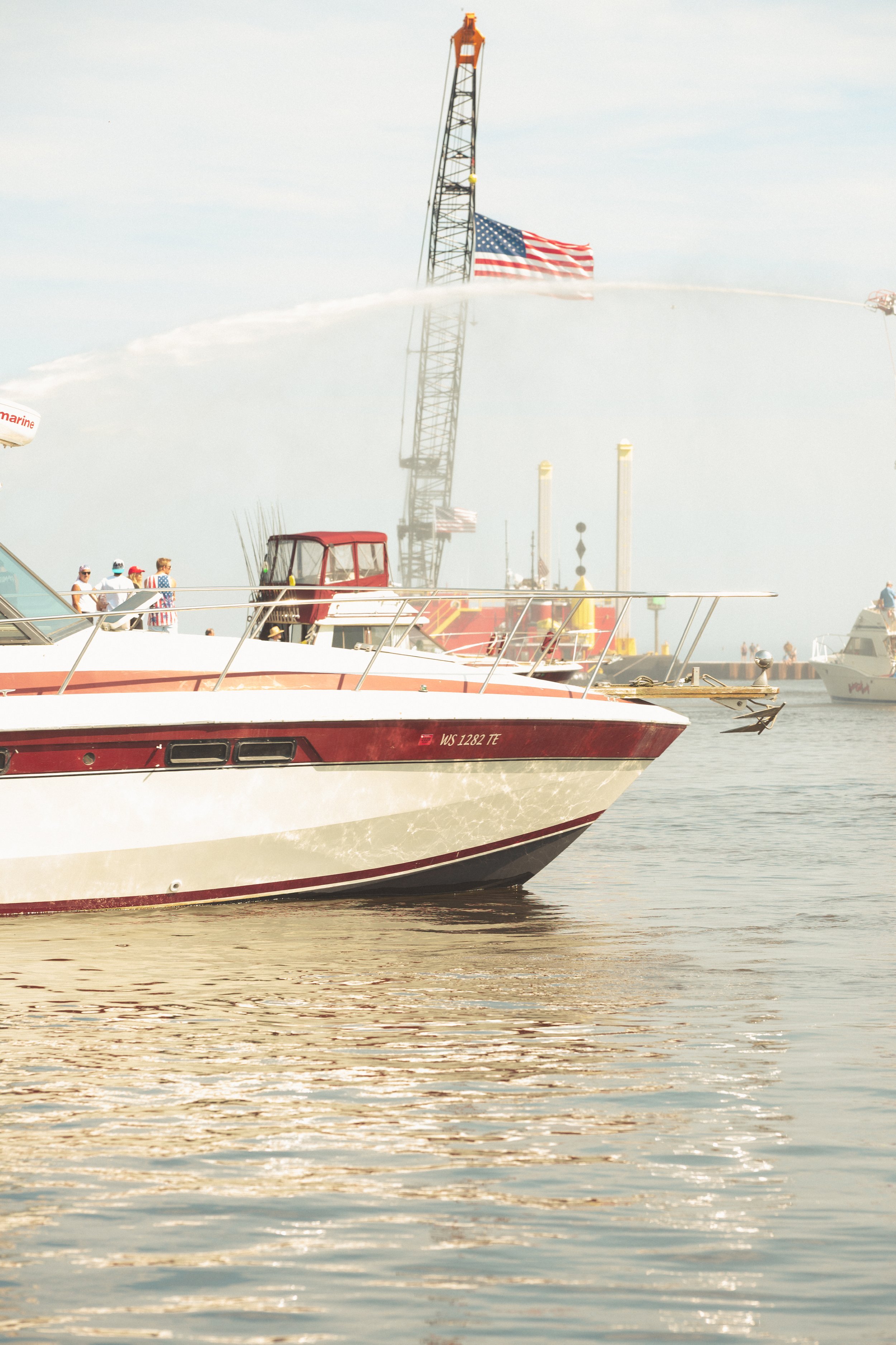 WS1282TE-FLAG-boat-fw.jpg