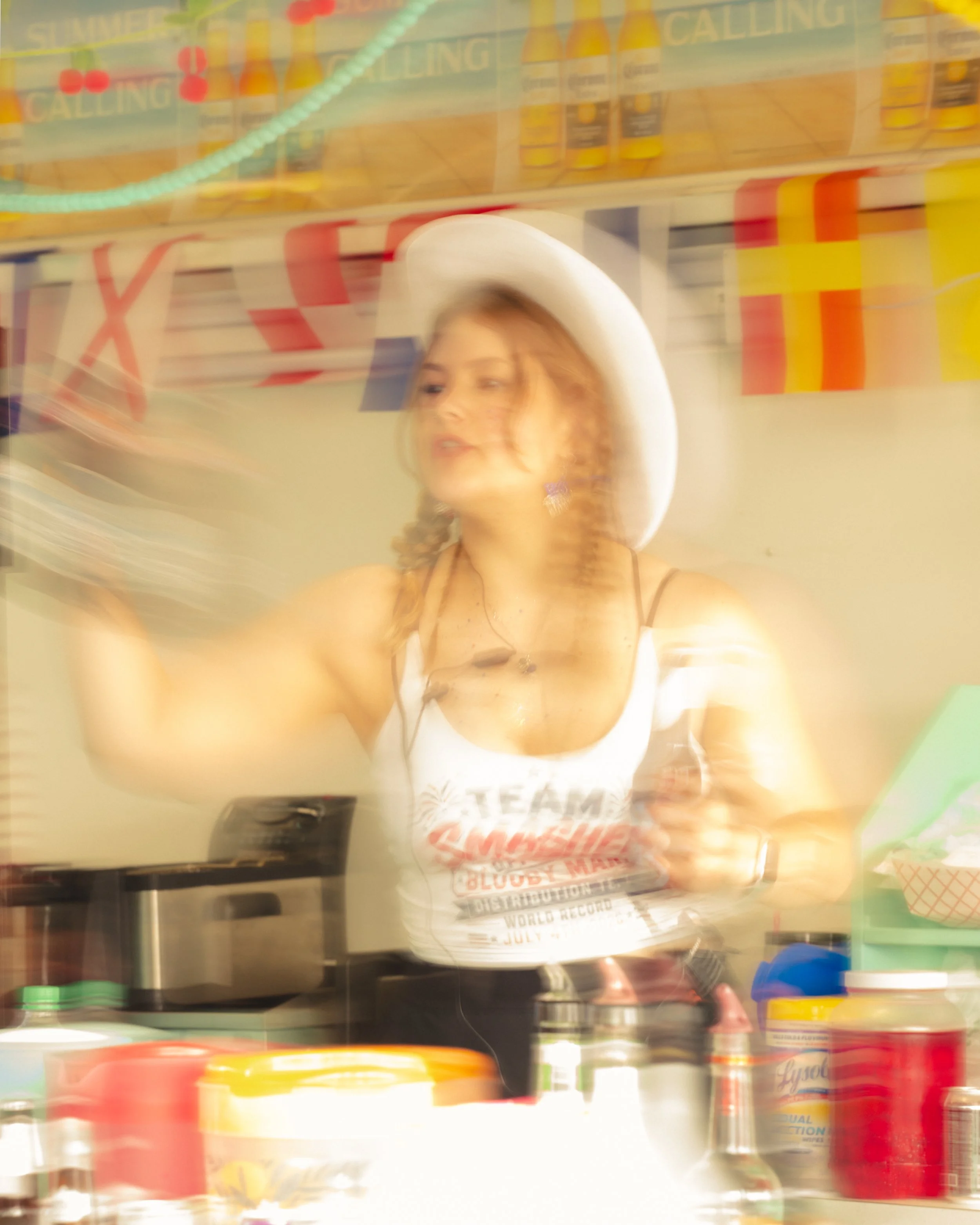 Anna-MOVIN-lightinannaqueen-fw.jpg