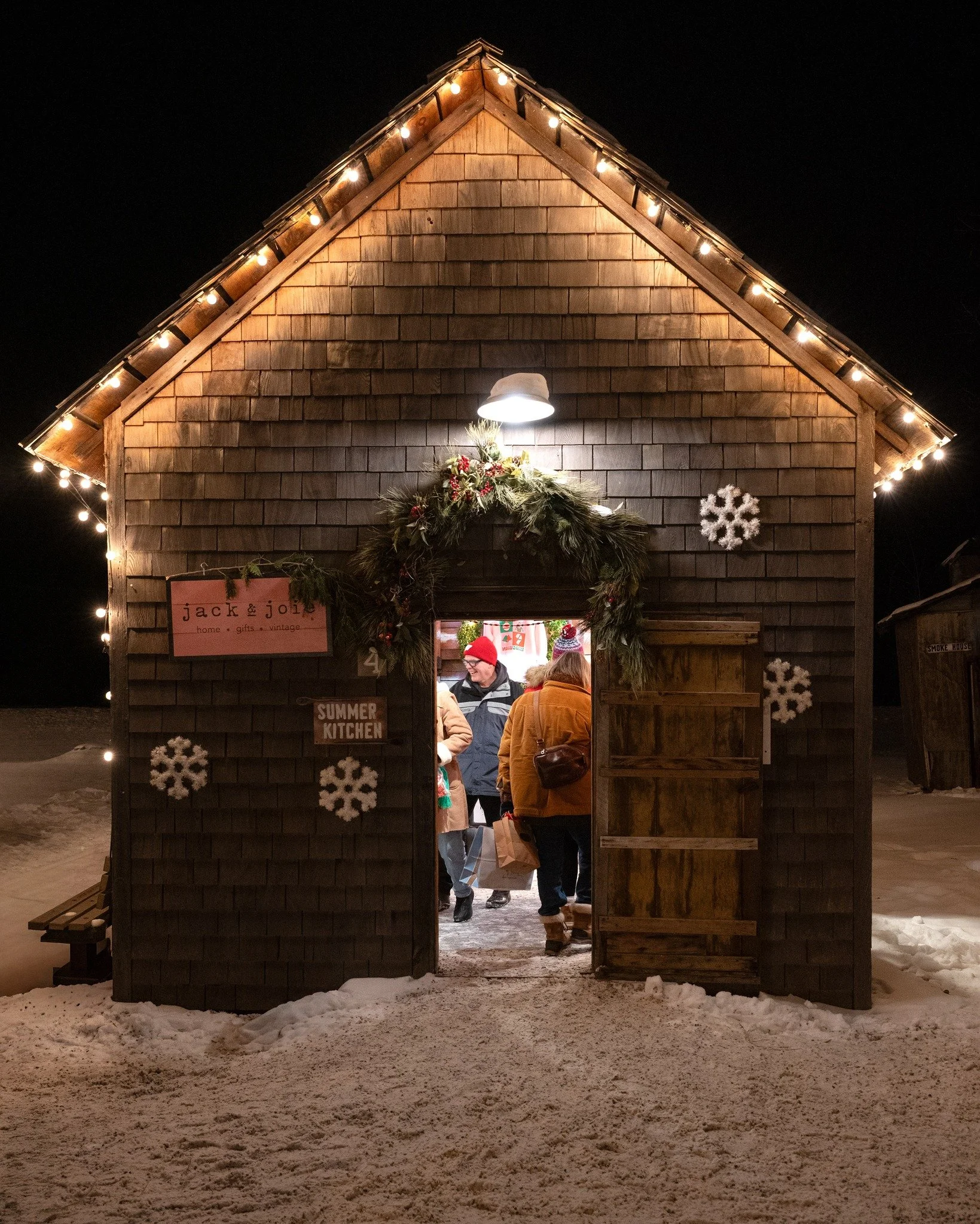 Sister Bay Christkindlmarkt magic @doorcountychristmasmarket 

I can't believe it's already my 3rd Door County Christmas. There's something about winter here that never gets old.