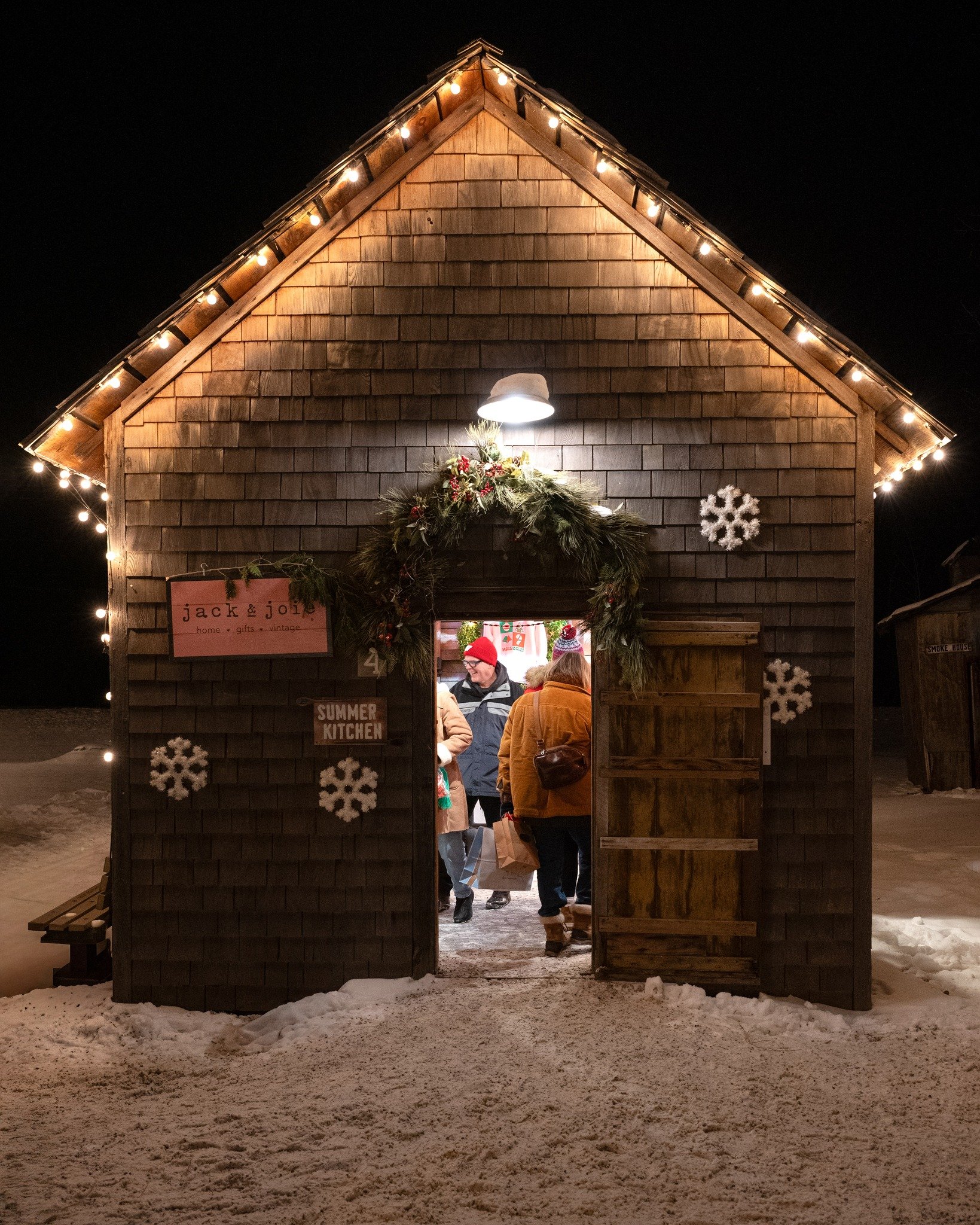 Sister Bay Christkindlmarkt magic @doorcountychristmasmarket 

I can't believe it's already my 3rd Door County Christmas. There's something about winter here that never gets old.
