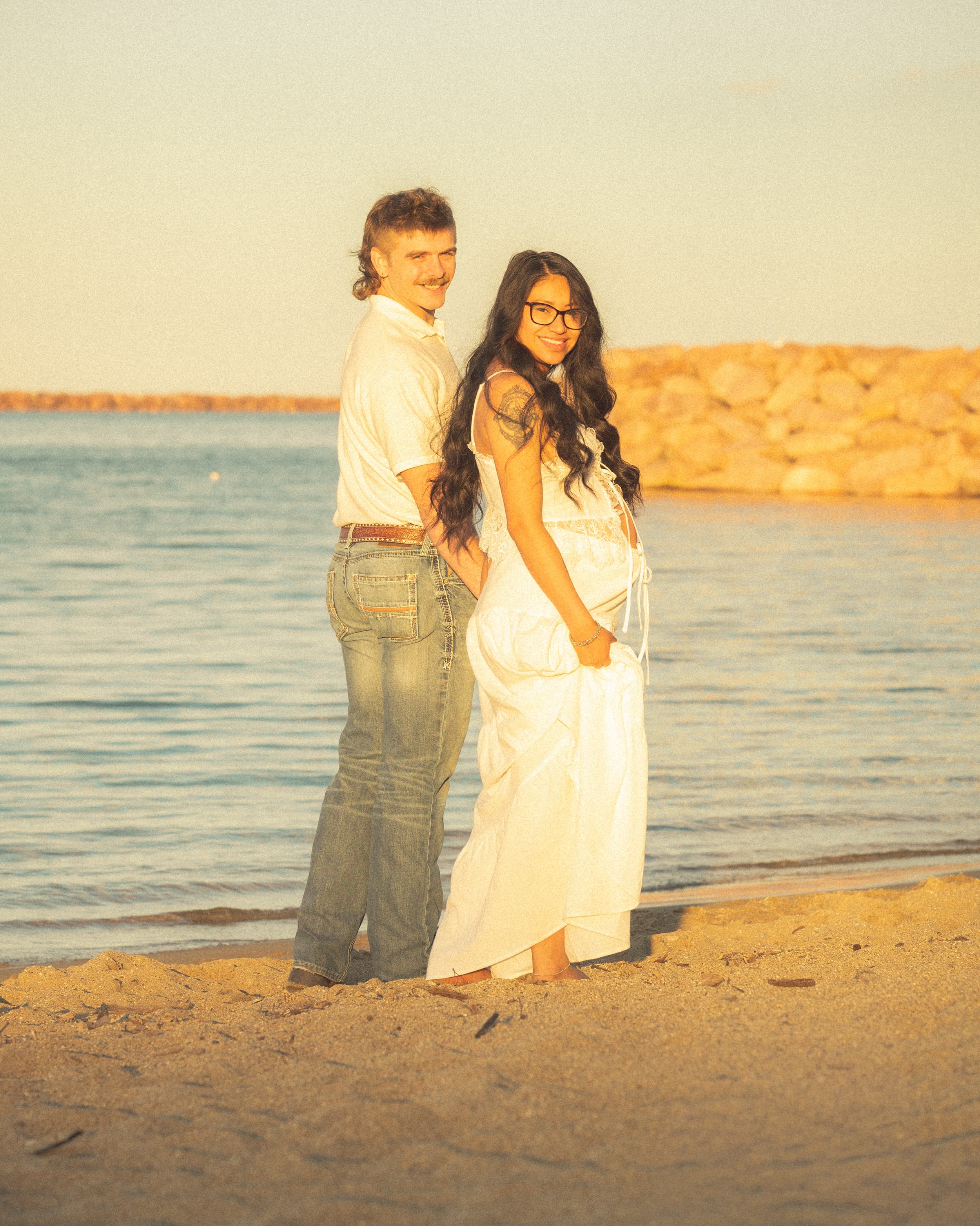 Sam+Glendy+overthesholder-beach-FW.jpg