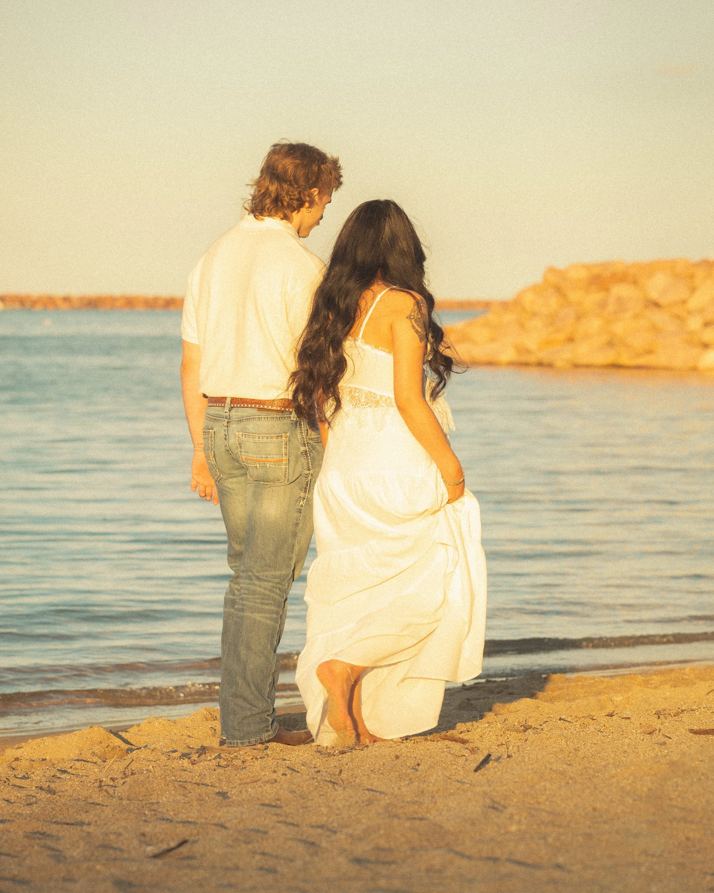 Glendy+sam-walkingawaybeach-FW.jpg