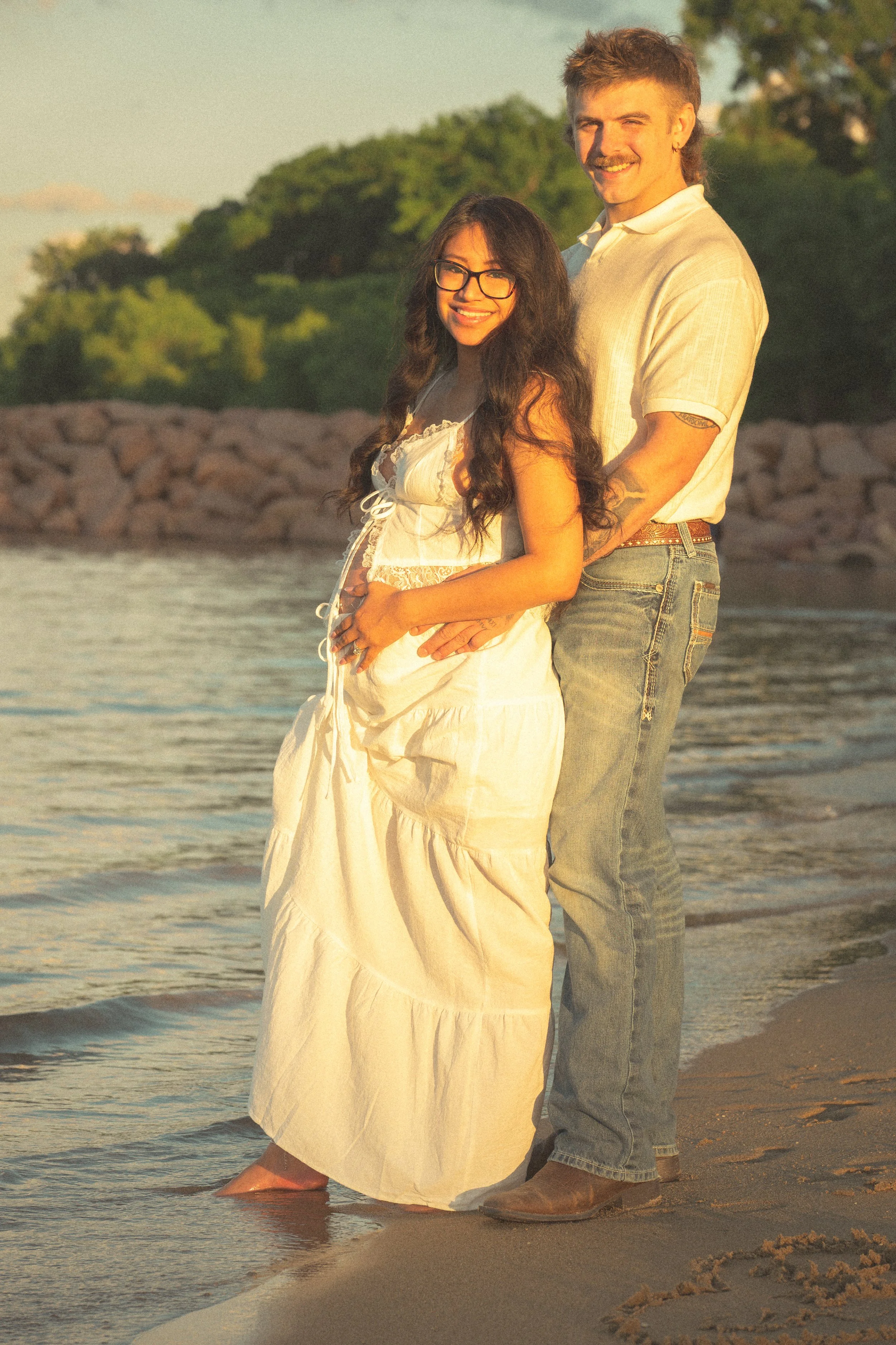 Glendy+sam-beach-closer-FW.jpg