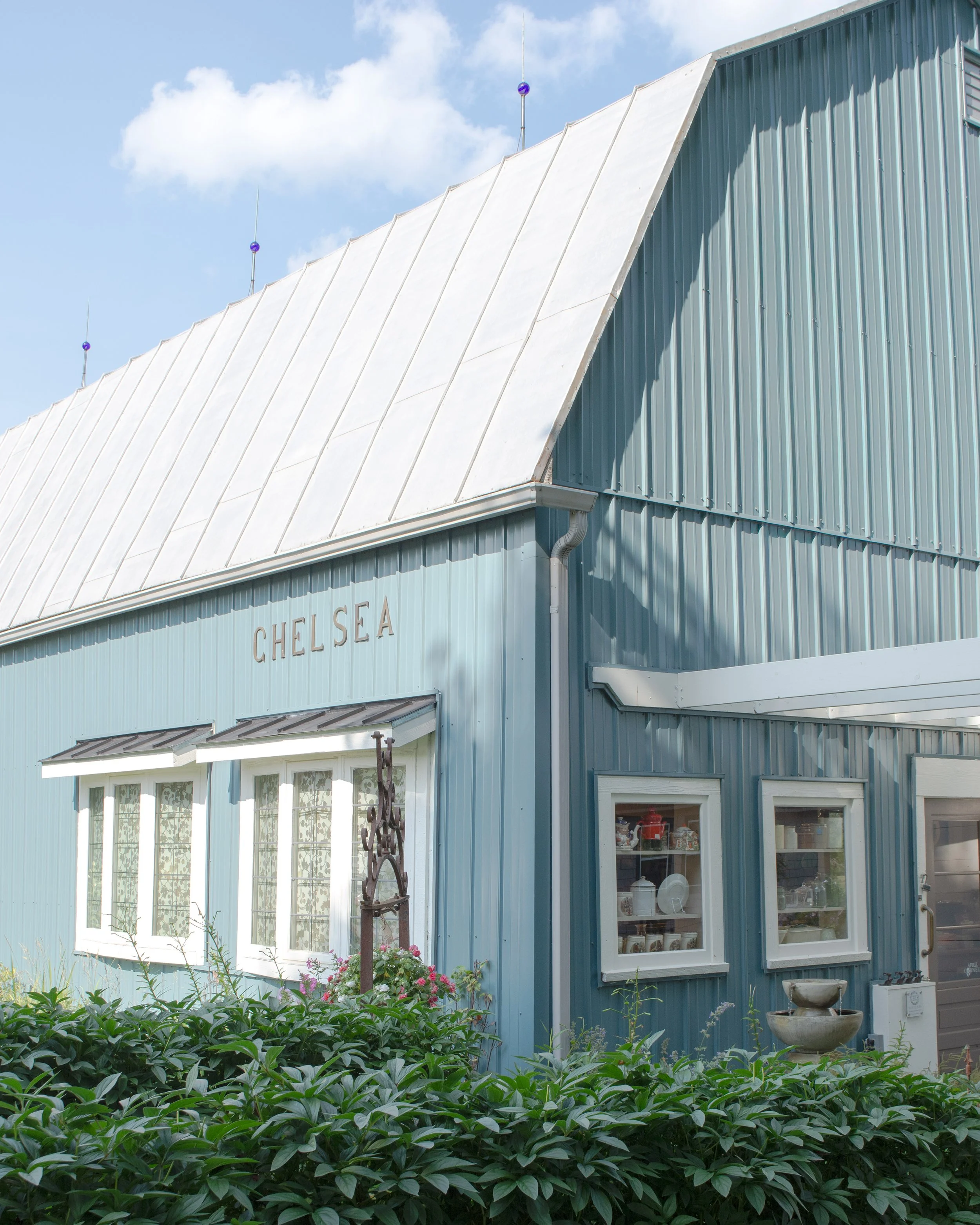 Chelsea Antiques outsides barn