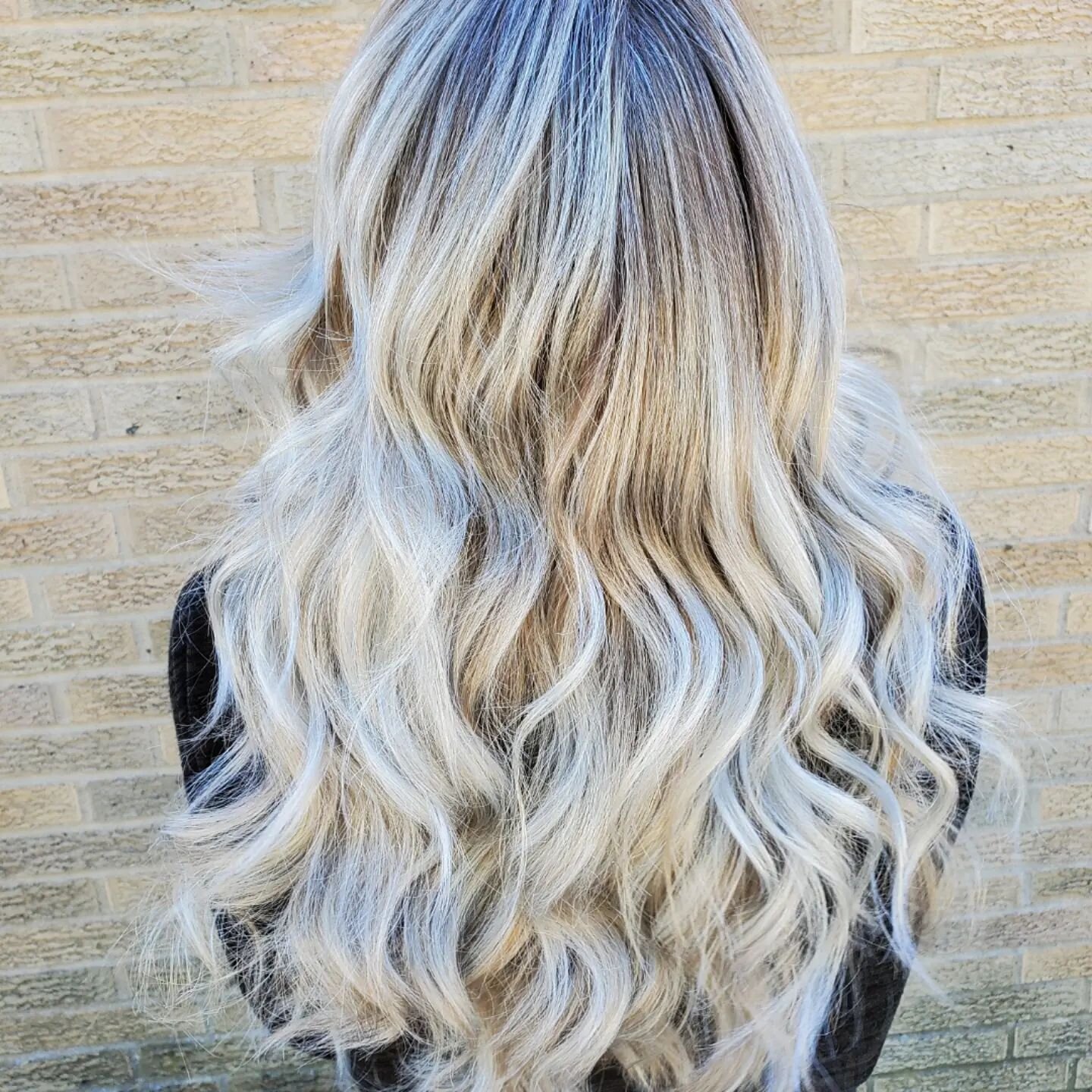 ✨️✨️Check out these summer vibes✨️✨️ 
Are you ready?? Schedule online at Itssoyousalon.com or call 440-457-7466 for an appointment 💗

#summervibes #summerready #springisinthehair🌸 #areyouready #salonlife✂️ #salonowner #callforanappointment☎️ #broad