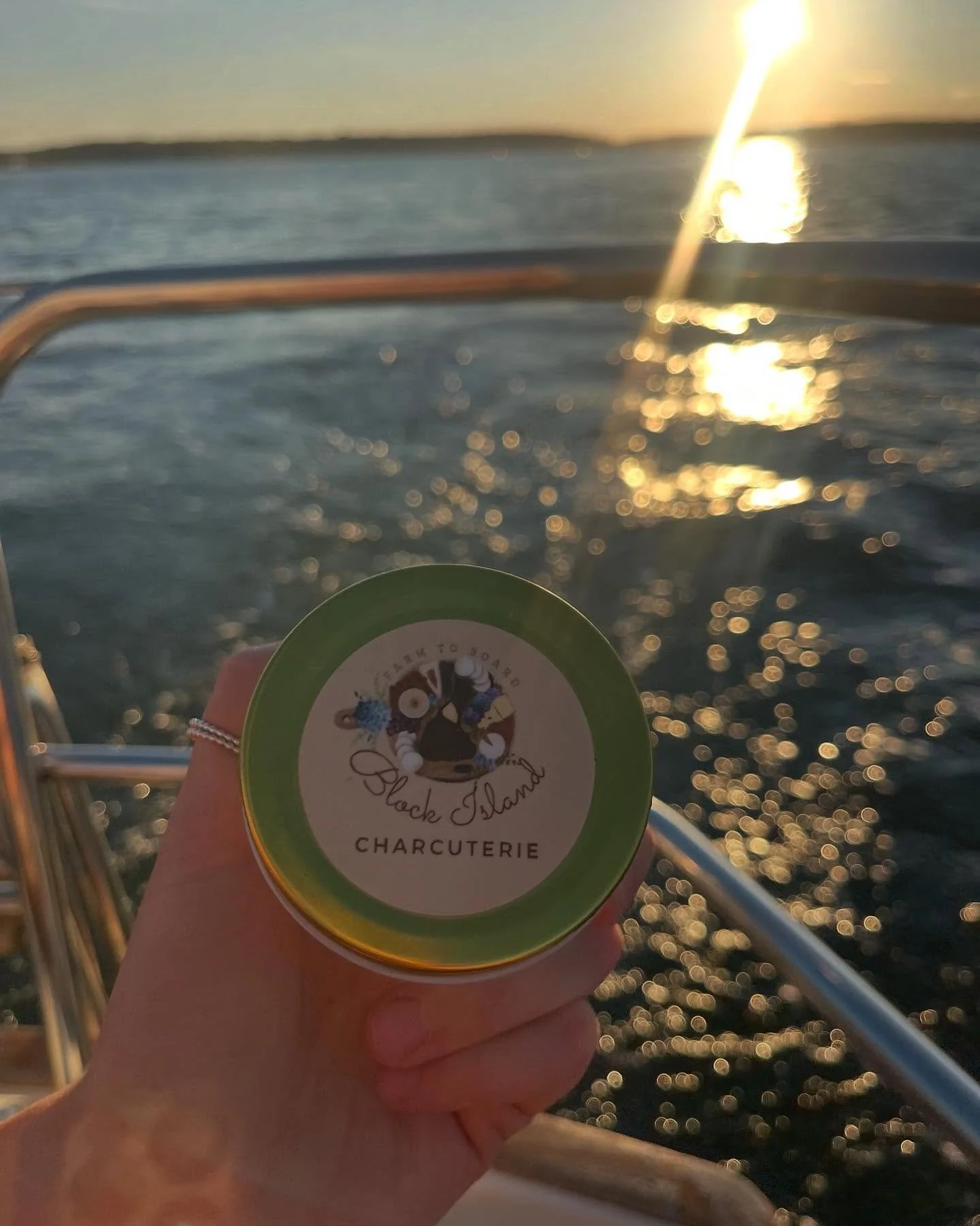 Nothing like goat cheese on a sail boat! ⛵️ 🐐 🧀 

#blockisland #longisland  #rhodeisland #charcuterie #goatcheese #charcuterieboards #farmersmarket