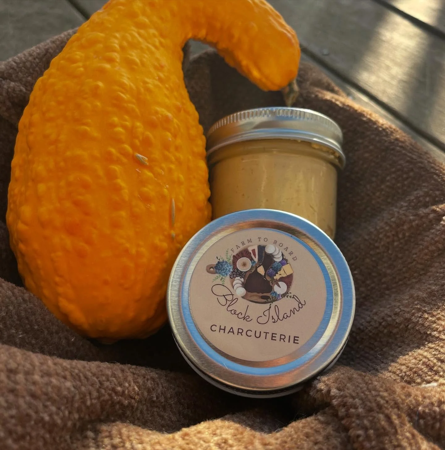 Fall Flavor Drop! 🍁 🎃 

It&rsquo;s that time of year again! Heading down to the farmers market with two additional fall flavors: Pumpkin and Cranberry Orange! 🍊 🍂 

#fall #goatcheese #september #charcuterie #farmersmarket #blockisland #rhodeislan