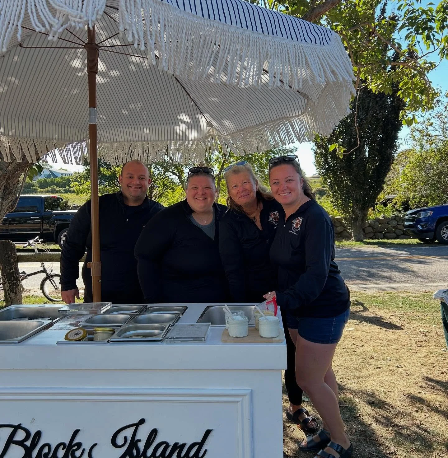 Full fam at the farmers market this past Saturday! Thanks for holding down the fort! ❤️🧀