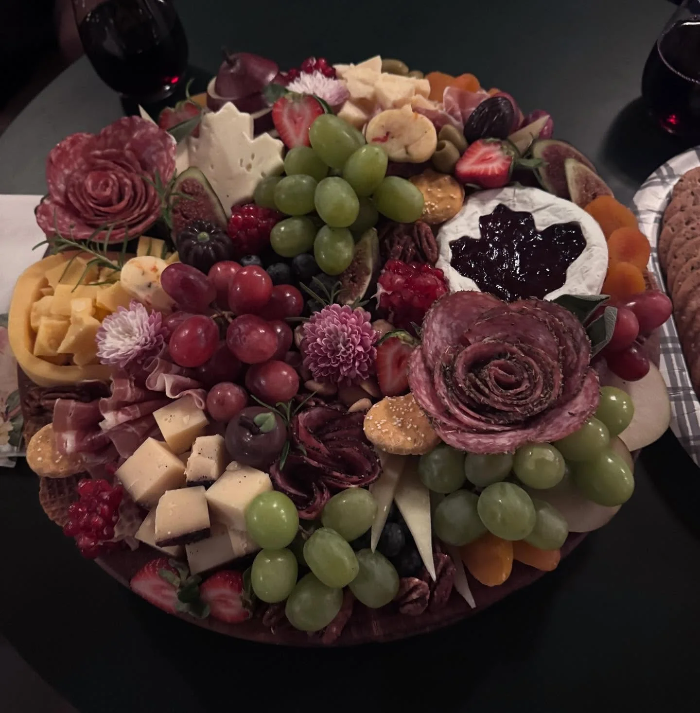 Another book club board! 📕 🍷 🧀 

The perfect delicious addition to your book club event! #cheese #charcuterie