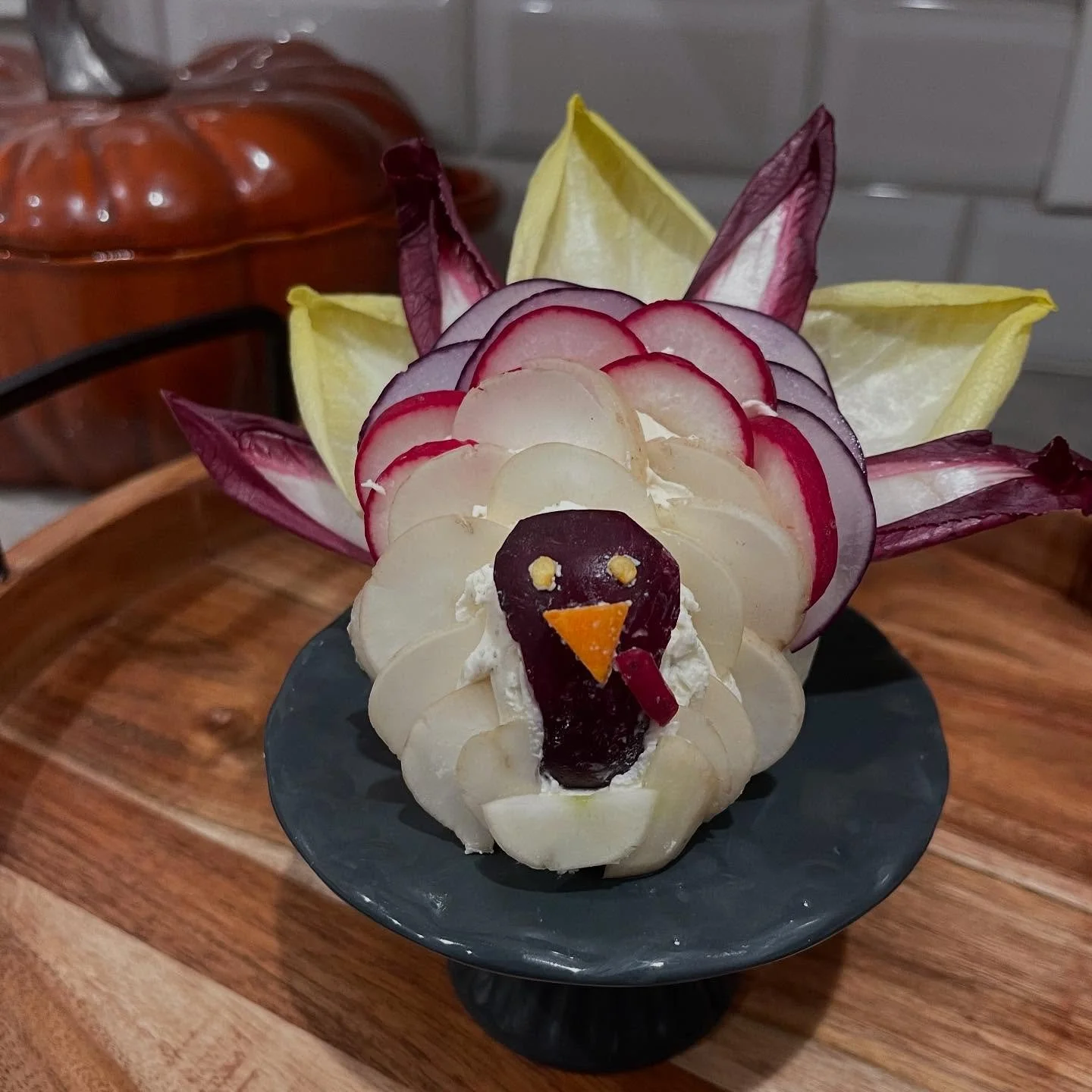The perfect addition to any veggie board! Made from Boursin cheese, Belgian Endives and Radish. 🦃 🧀 🍷 #turkey #thanksgiving #charcuterie #cheese #veggieboard #grazingtable