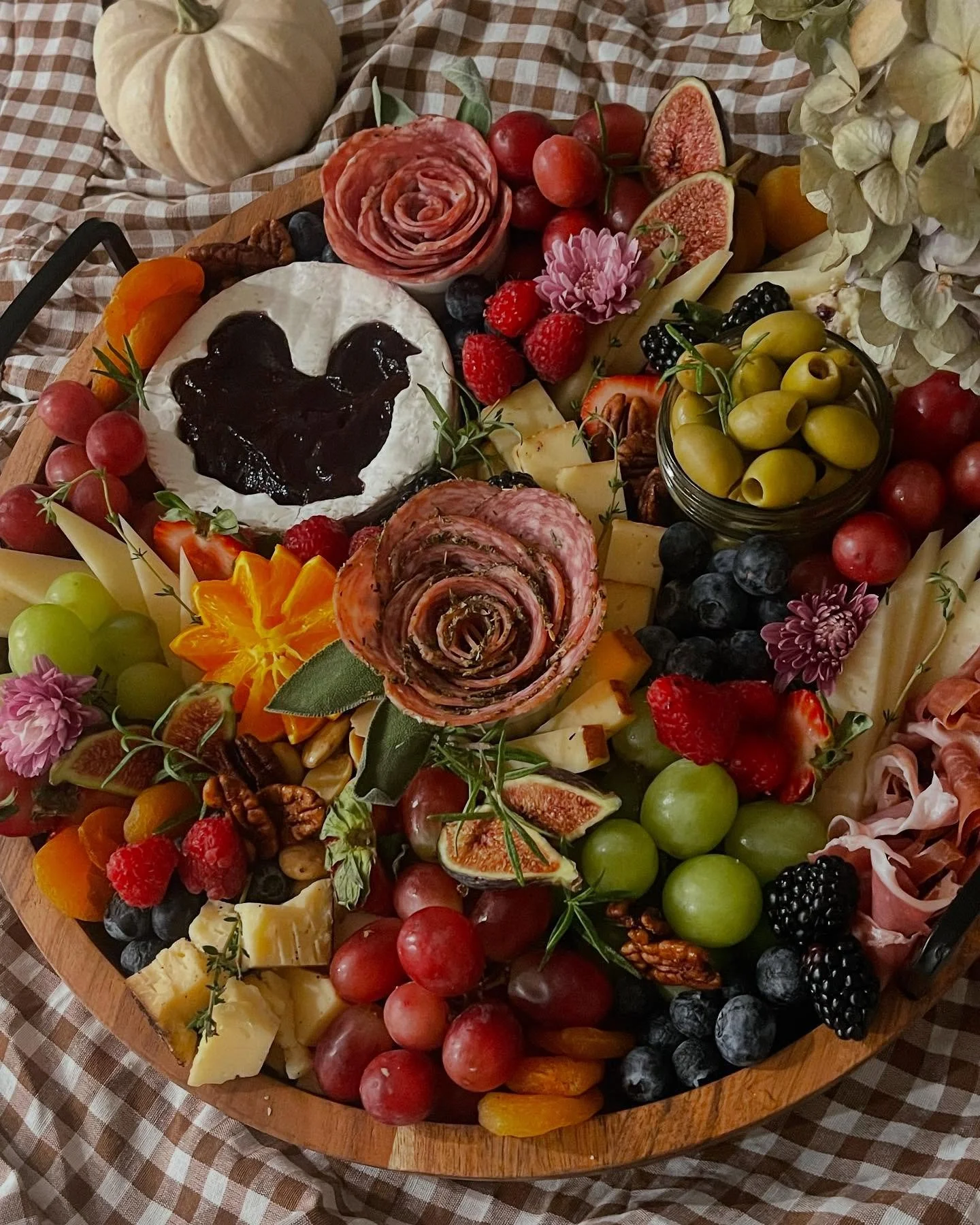 A beautiful Thanksgiving board! 🦃 🧀 🍷 
#charcuterie #cheese #thanksgiving #grazingtable #graze #cheeseboard #charcuterienyc #charcuterietable