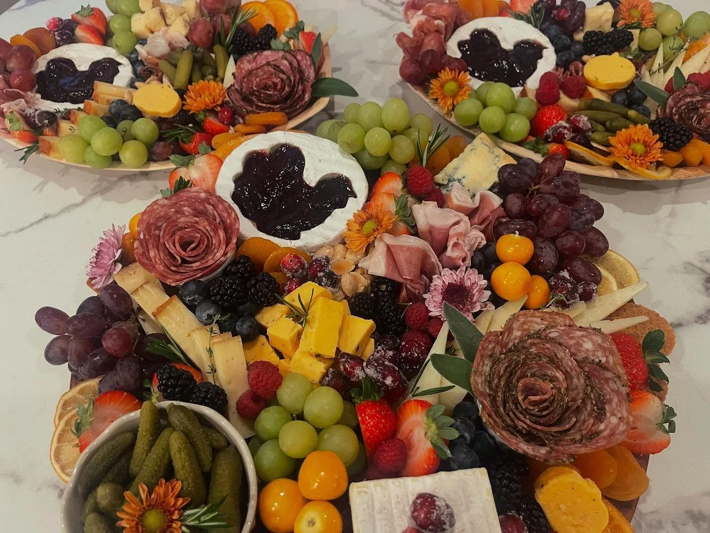 Always Grateful! 🦃 🧀 🍷 

#cheese #charcuterie #grazingtable #thanksgiving #newyork #huntington