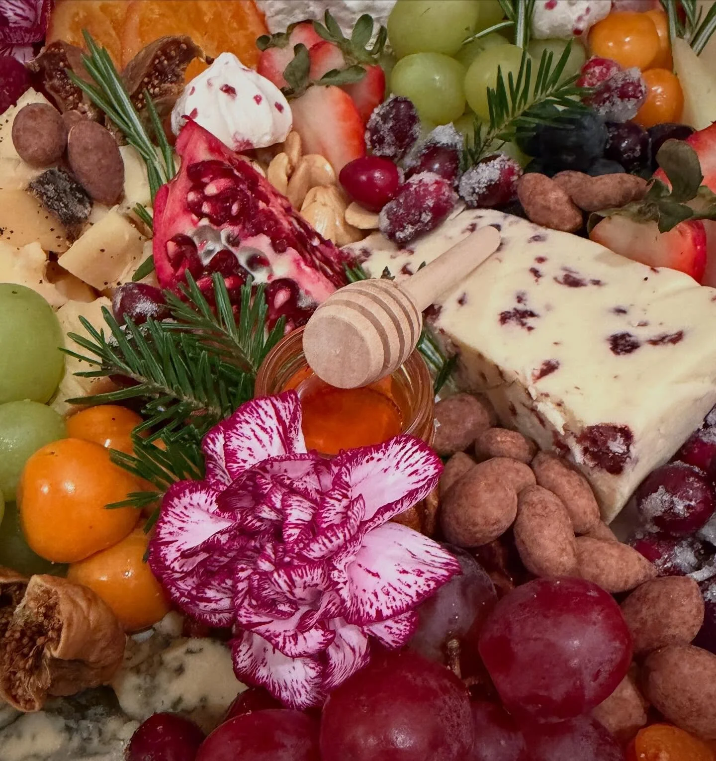 Christmas time is here again! 🌲 🍷 🧀 

#christmas #tree #snow #orniments #charcuterie #cheese #grazingtable #honey #huntington #longisland #suffolk #newyork