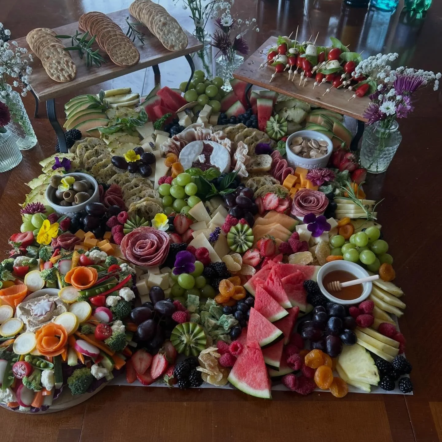 First wedding of the season! Congrats to the beautiful bride! 🧀 🌺 🍷 

#cheese #charcuterie #wedding #grazingtable #blockisland