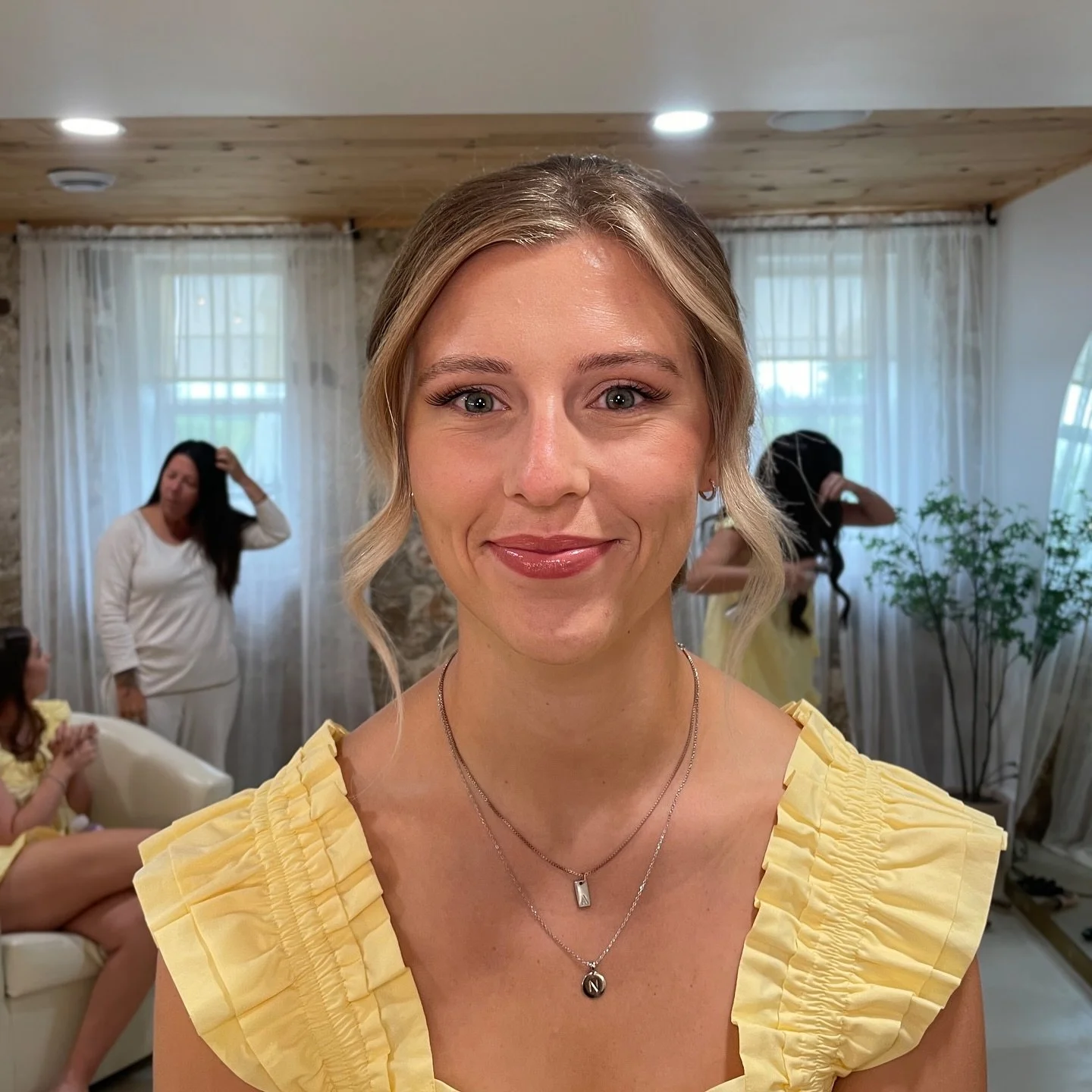 Bridesmaid glam 💛

Natural glowy glams have been the theme of this year &amp; we&rsquo;re here for it✨