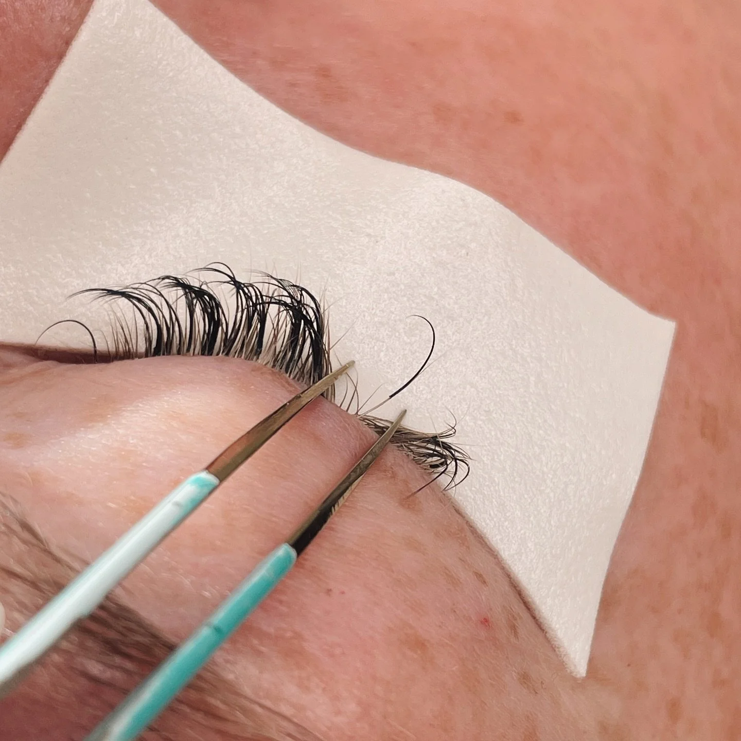 Fill time! Bye bye to these grown out lashes👋🏻 

Out with the old, in with the new 💖
